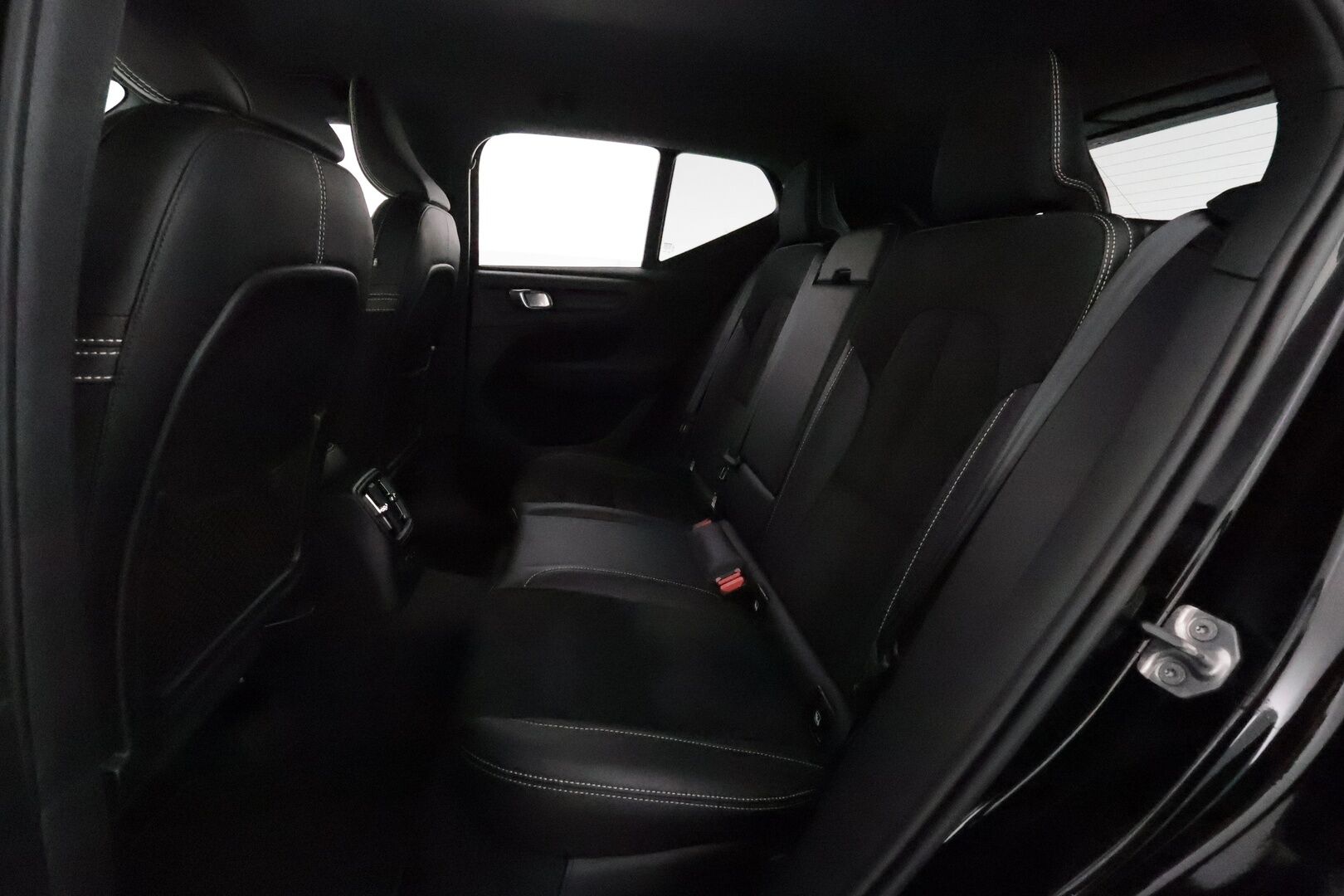 Volvo XC40 2021 T5 TwE R-Design aut *ACC / P.kamera / Full LED / Webasto / Sporttipenkit / BLIS / Digimittaristo / Navi* - Suomi-auto / Kahdet renkaat Volvon aluvanteilla - Osta nyt, maksa vasta ensi vuonna