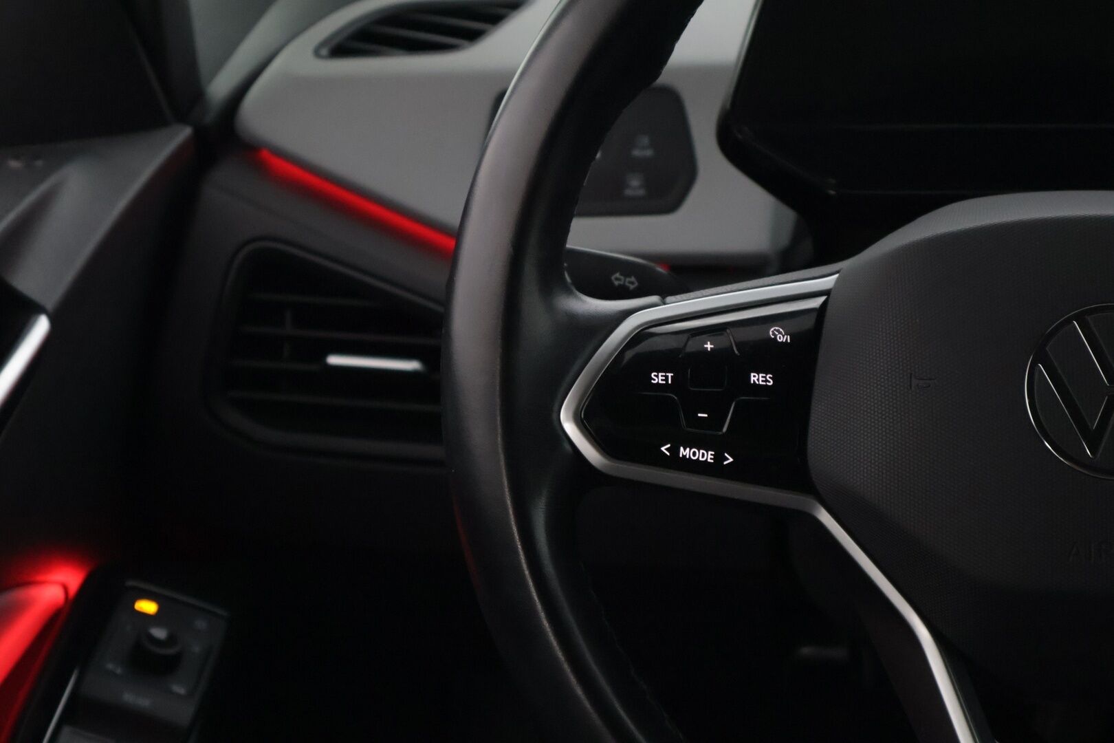 Volkswagen ID.3 2020 1ST Plus 150 kW, akku 58 kWh* Peruutuskamera / Ilmalämpöpumppu / Kaistavahti / Navi * - * 2x Volkswagen alumiinivanteet merkkirenkailla / siisti*