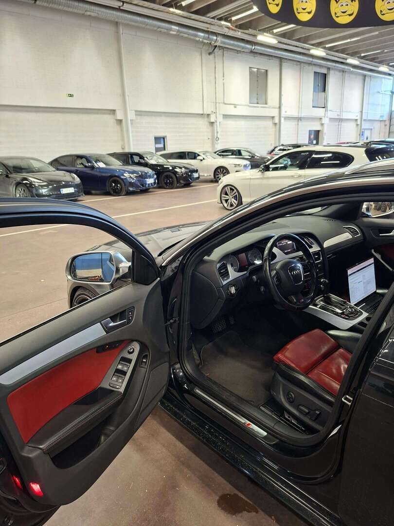 Audi S4 2011 Avant 3,0 V6 TFSI 245 kW quattro S tronic - | Jakoketju tarkistettu | Erikois-sisusta | Kahdet renkaat alumiinivanteilla | Musta sisäkattoverhoilu | Huippu huoltohistoria | 