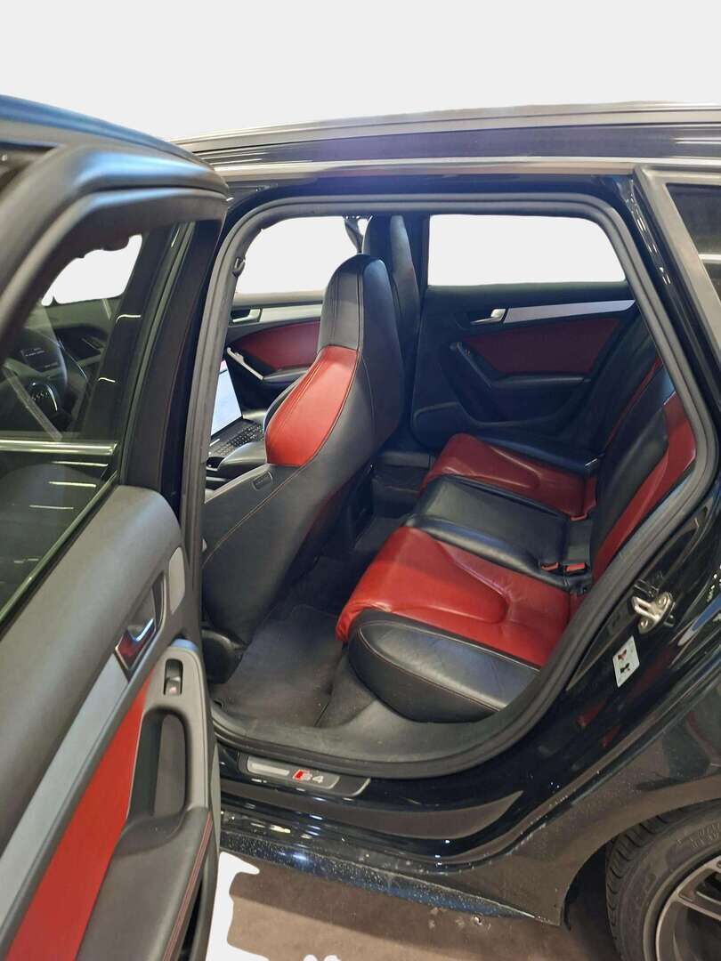 Audi S4 2011 Avant 3,0 V6 TFSI 245 kW quattro S tronic - | Jakoketju tarkistettu | Erikois-sisusta | Kahdet renkaat alumiinivanteilla | Musta sisäkattoverhoilu | Huippu huoltohistoria | 