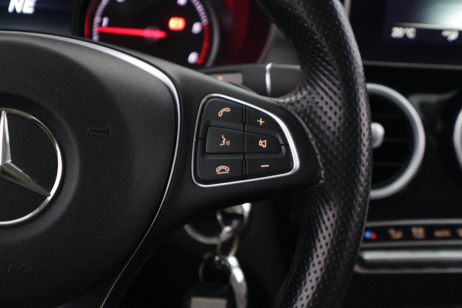 Mercedes-Benz C 2015 250 BLUETEC *ACC / Webasto / Multibeam LED / Sporttipenkit / HUD* - *2x Renkaat & Vanteet / Adblue korjattu / Huippuvarusteet* - HULLU BLACKWEEK KORKOTARJOUS 2,49%