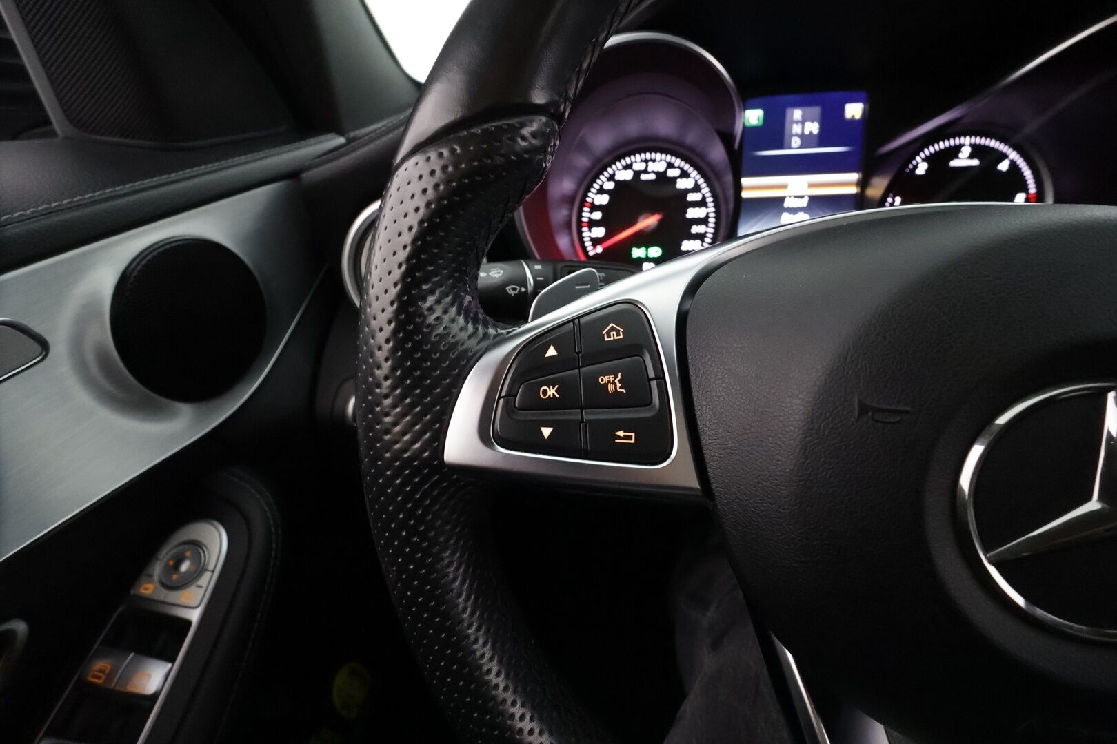 Mercedes-Benz C 2016 250 d T A Premium Business AMG * Vetokoukku / Panoraama / Nahkasisusta / LED High Performance / Sporttipenkit / Peruutustutkat - Comand Navi / Metalliväri / Siisti yksilö!