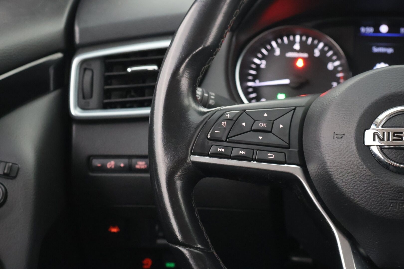 Nissan Qashqai 2020 DIG-T 160 N-Connecta 2WD DCT MY19-WLTP - Suomi-Auto | Irrotettava vetokoukku | 360-kamera | Vakionopeudensäädin | KeyLess