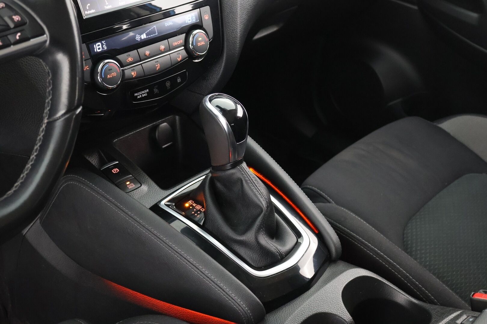 Nissan Qashqai 2020 DIG-T 160 N-Connecta 2WD DCT MY19-WLTP - Suomi-Auto | Irrotettava vetokoukku | 360-kamera | Vakionopeudensäädin | KeyLess
