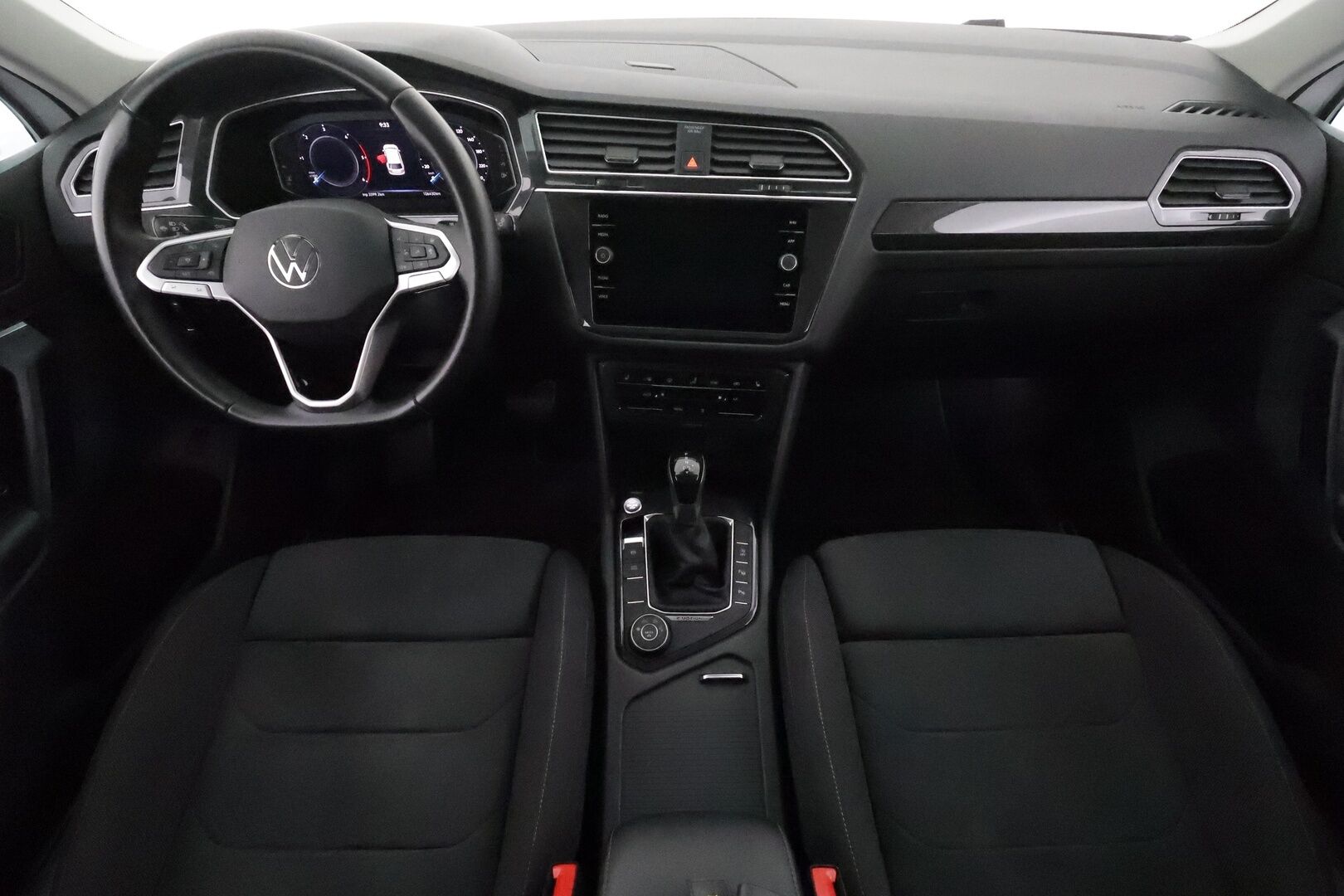 Volkswagen Tiguan 2021 Style 2,0 TDI SCR 4MOTION DSG. ** Webasto / Koukku / Adapt.Vakkari / P.kamera / Matrix-LED / Hierovat Sporttipenkit ** - 3,99 % KORKOTARJOUS TÄHÄN AUTOON - 1.Om Suomi-auto / 2x Renkaat