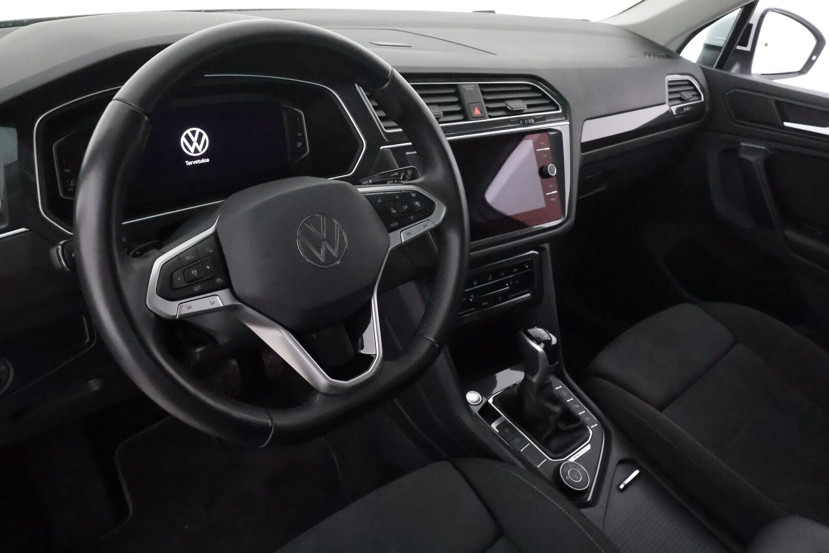Volkswagen Tiguan 2021 Style 2,0 TDI SCR 4MOTION DSG. ** Webasto / Koukku / Adapt.Vakkari / P.kamera / Matrix-LED / Hierovat Sporttipenkit ** - 3,99 % KORKOTARJOUS TÄHÄN AUTOON - 1.Om Suomi-auto / 2x Renkaat