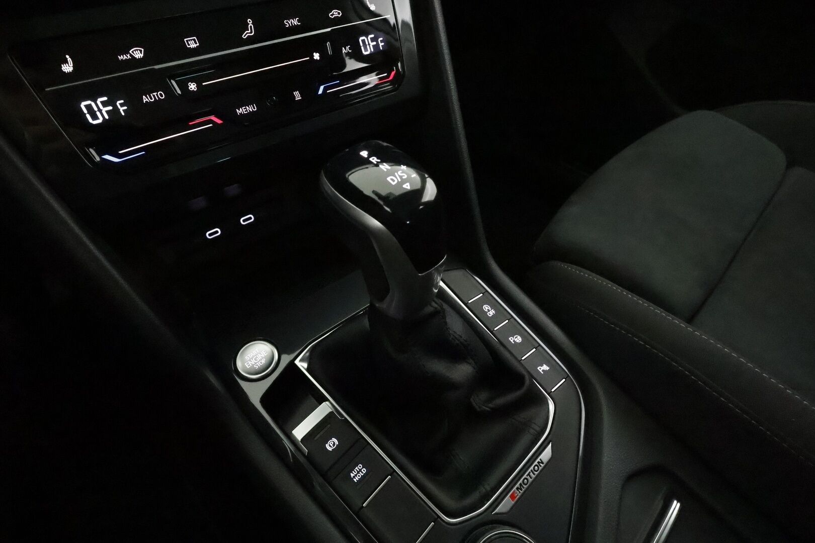Volkswagen Tiguan 2021 Style 2,0 TDI SCR 4MOTION DSG. ** Webasto / Koukku / Adapt.Vakkari / P.kamera / Matrix-LED / Hierovat Sporttipenkit ** - 3,99 % KORKOTARJOUS TÄHÄN AUTOON - 1.Om Suomi-auto / 2x Renkaat