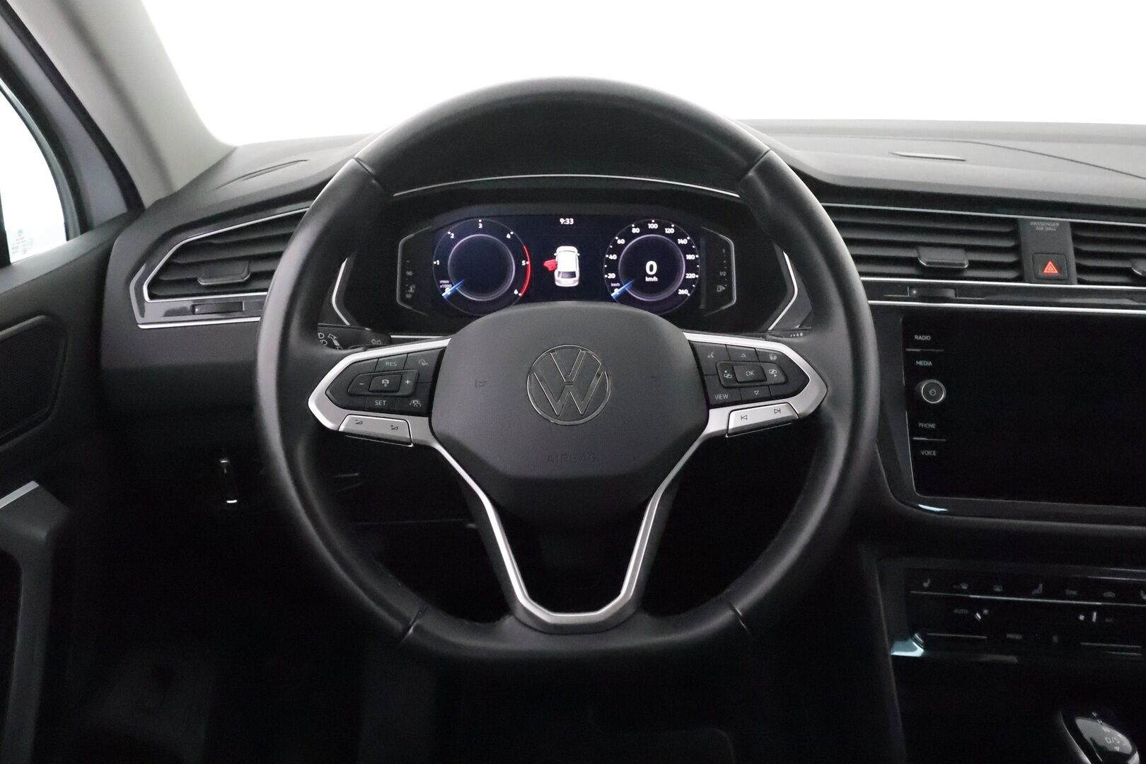 Volkswagen Tiguan 2021 Style 2,0 TDI SCR 4MOTION DSG. ** Webasto / Koukku / Adapt.Vakkari / P.kamera / Matrix-LED / Hierovat Sporttipenkit ** - 3,99 % KORKOTARJOUS TÄHÄN AUTOON - 1.Om Suomi-auto / 2x Renkaat