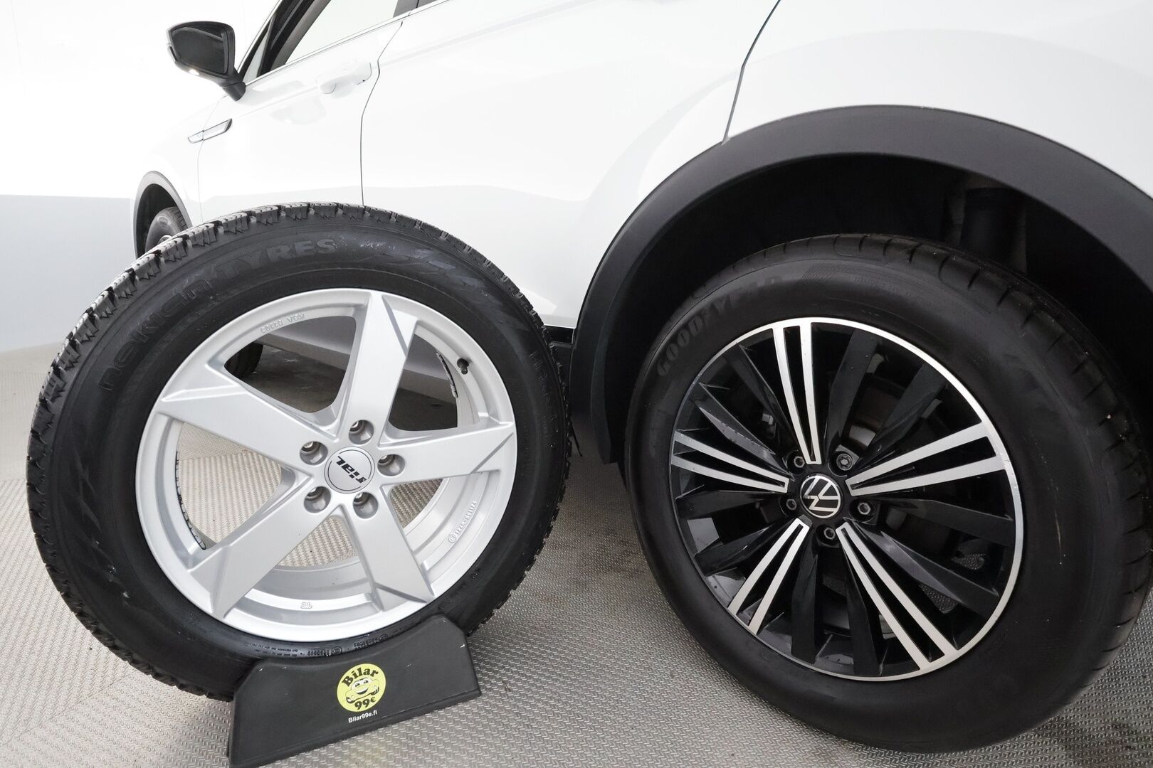Volkswagen Tiguan 2021 Style 2,0 TDI SCR 4MOTION DSG. ** Webasto / Koukku / Adapt.Vakkari / P.kamera / Matrix-LED / Hierovat Sporttipenkit ** - 3,99 % KORKOTARJOUS TÄHÄN AUTOON - 1.Om Suomi-auto / 2x Renkaat
