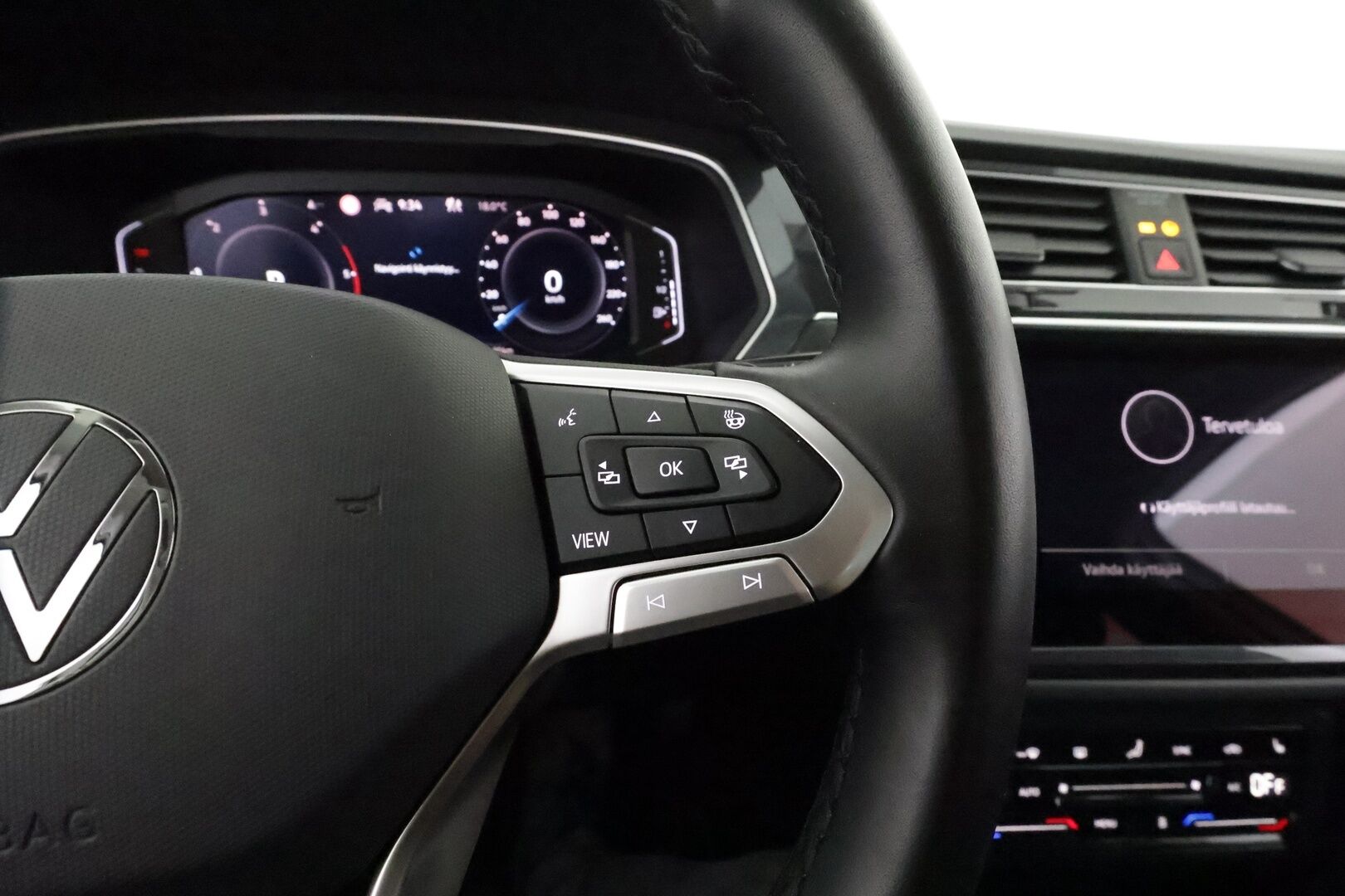 Volkswagen Tiguan 2021 Style 2,0 TDI SCR 4MOTION DSG. ** Webasto / Koukku / Adapt.Vakkari / P.kamera / Matrix-LED / Hierovat Sporttipenkit ** - 3,99 % KORKOTARJOUS TÄHÄN AUTOON - 1.Om Suomi-auto / 2x Renkaat