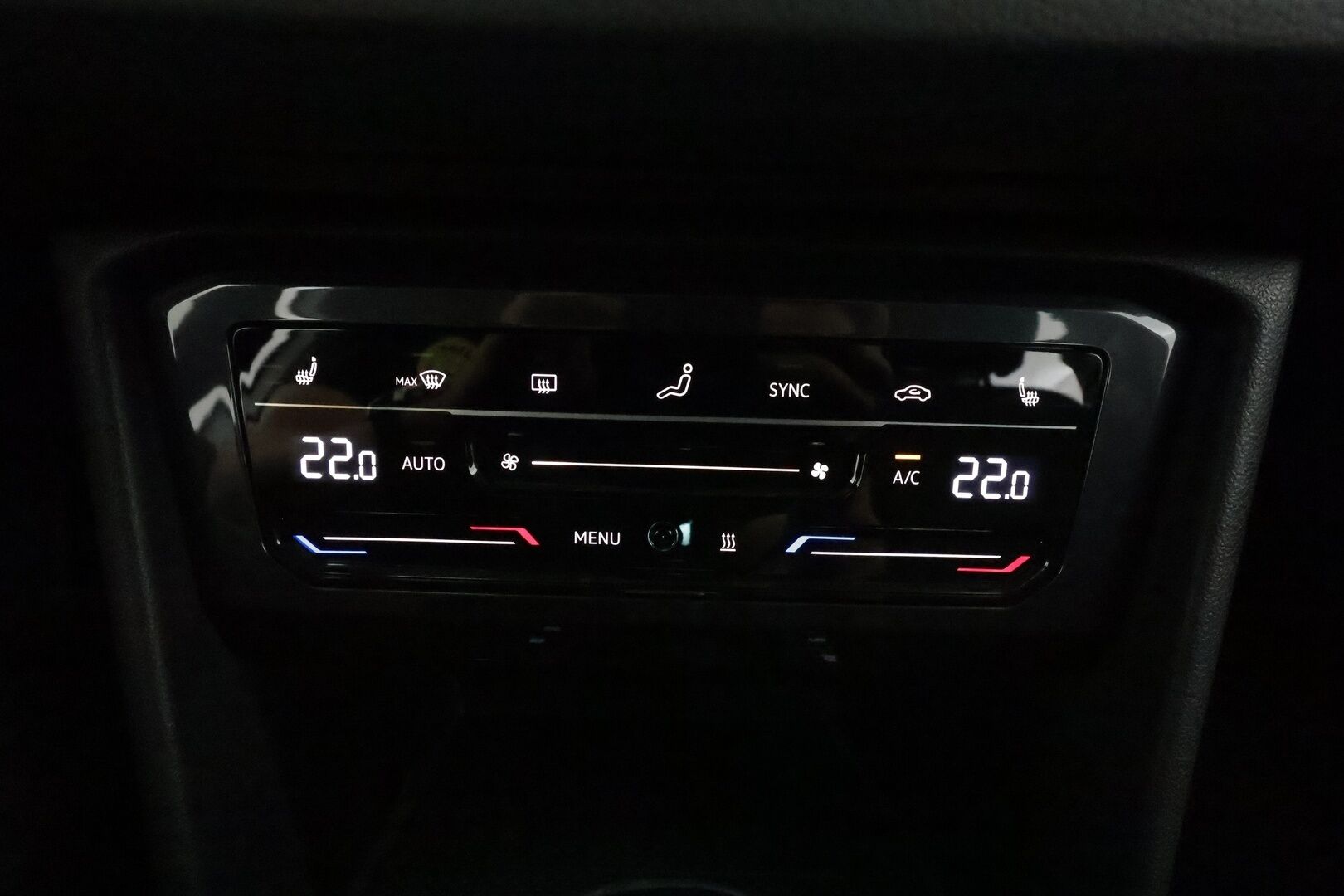 Volkswagen Tiguan 2021 Style 2,0 TDI SCR 4MOTION DSG. ** Webasto / Koukku / Adapt.Vakkari / P.kamera / Matrix-LED / Hierovat Sporttipenkit ** - 3,99 % KORKOTARJOUS TÄHÄN AUTOON - 1.Om Suomi-auto / 2x Renkaat