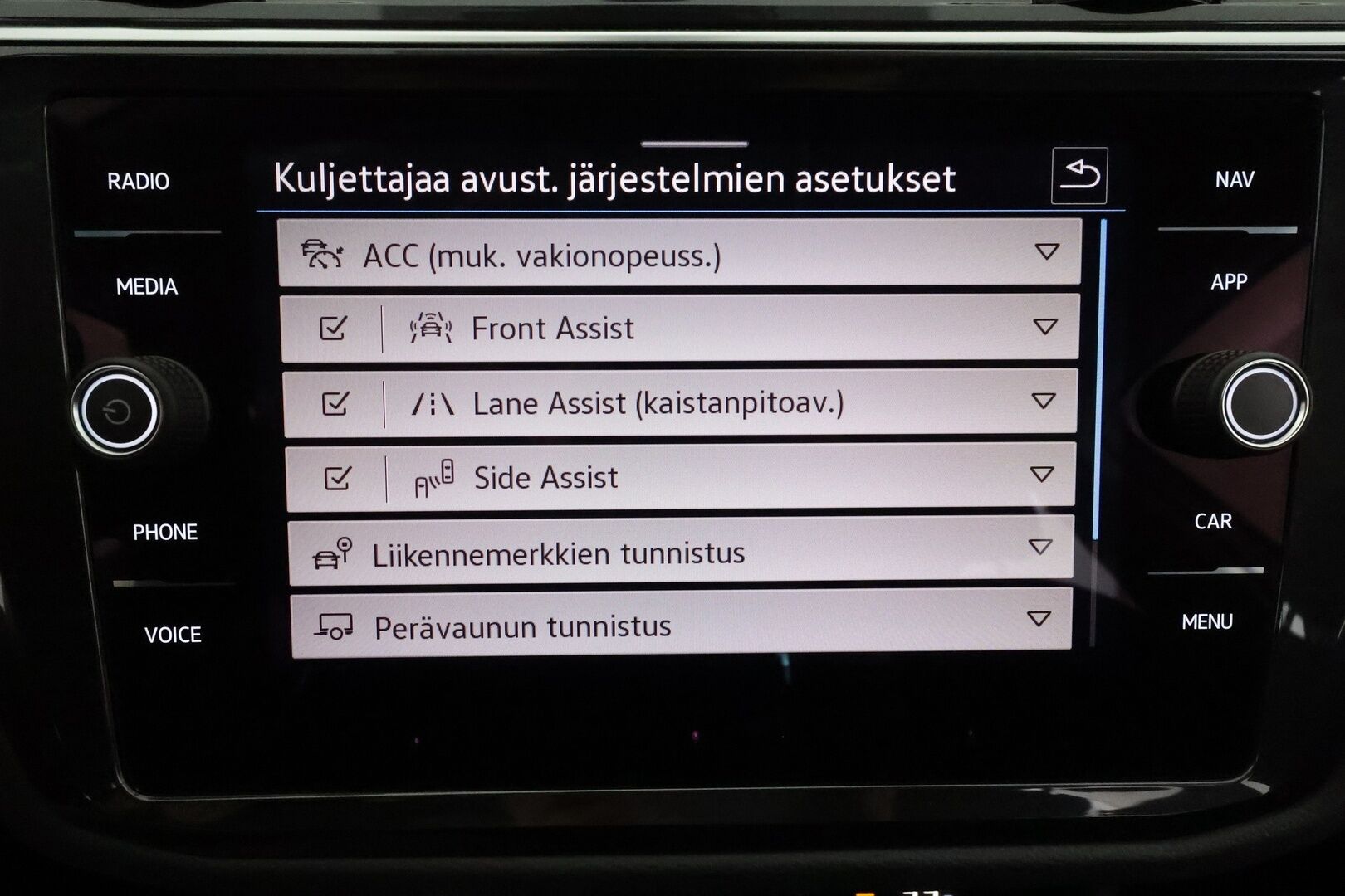 Volkswagen Tiguan 2021 Style 2,0 TDI SCR 4MOTION DSG. ** Webasto / Koukku / Adapt.Vakkari / P.kamera / Matrix-LED / Hierovat Sporttipenkit ** - 3,99 % KORKOTARJOUS TÄHÄN AUTOON - 1.Om Suomi-auto / 2x Renkaat