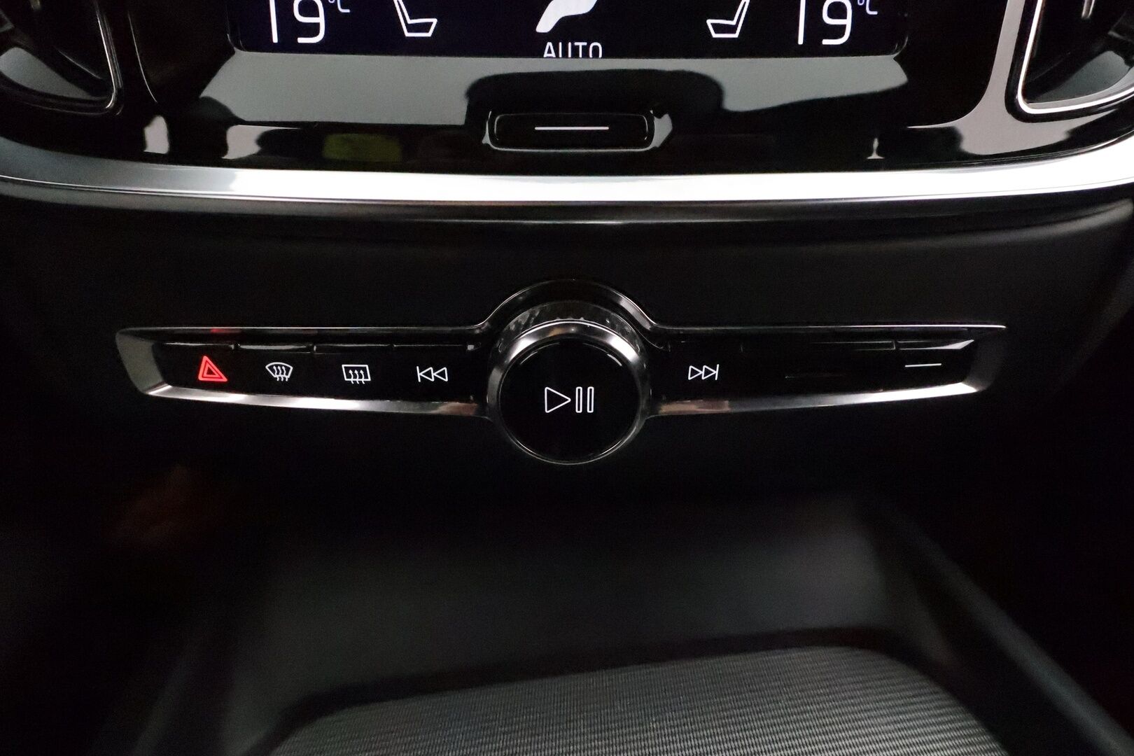 Volvo V60 2022 B3 MHEV Business R-Design aut **Webasto / Koukku / ACC / Full-LED / P.kamera / Sporttipenkki Muistilla / Navi** - 1-om Suomi-auto / Kahdet Renkaat / Merkkihuollettu!
