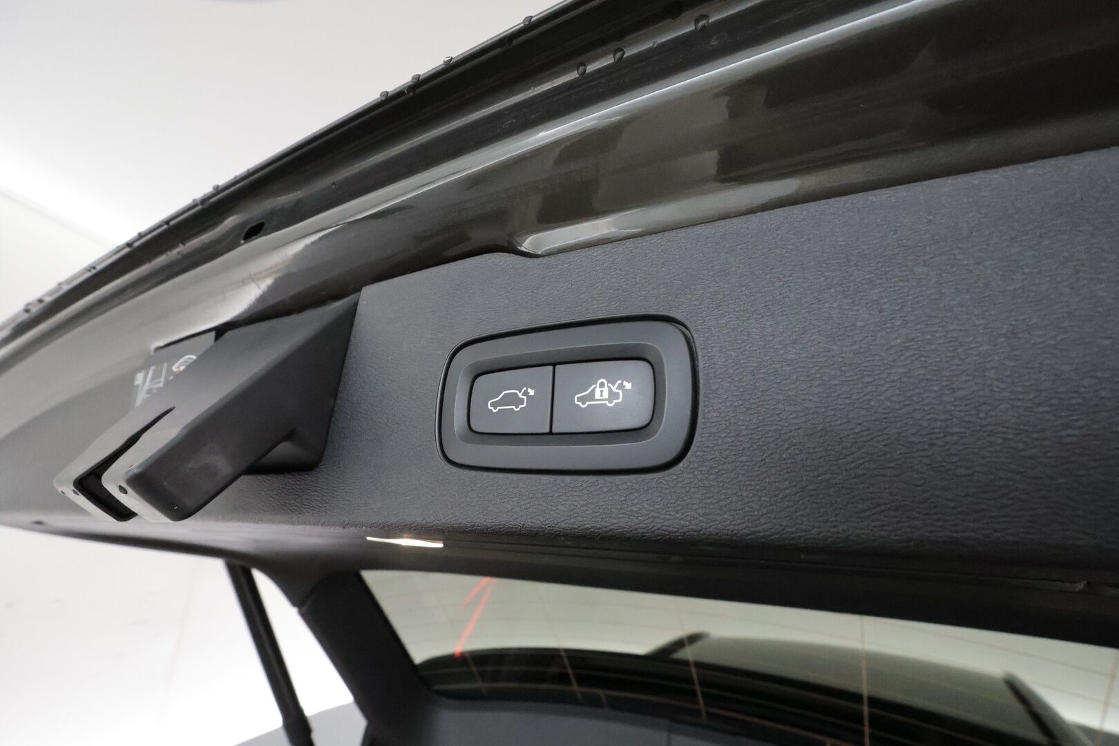 Volvo V60 2022 B3 MHEV Business R-Design aut **Webasto / Koukku / ACC / Full-LED / P.kamera / Sporttipenkki Muistilla / Navi** - 1-om Suomi-auto / Kahdet Renkaat / Merkkihuollettu!