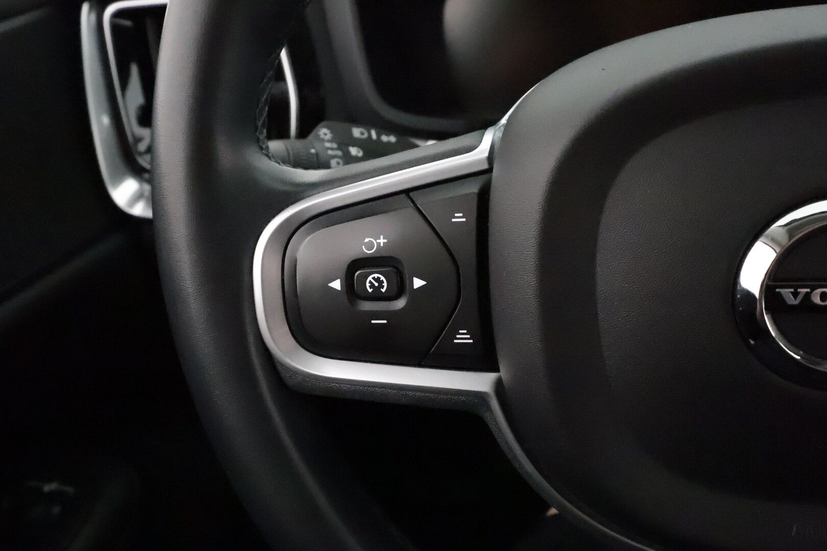 Volvo V60 2022 B3 MHEV Business aut **Webasto / Adapt.Vakkari / LED-valot / P.kamera / Navi / Kaistavahti / KeylessGO** - 1-om Suomi-auto / Kahdet Renkaat / Merkkihuollettu!