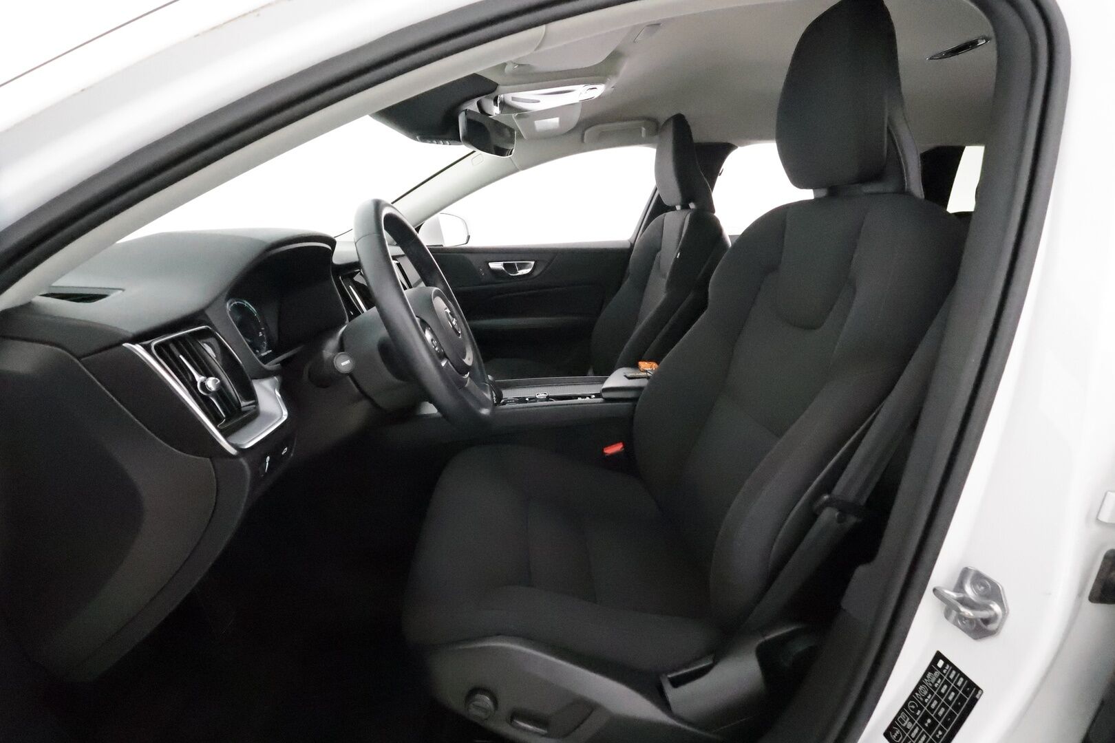 Volvo V60 2022 B3 MHEV Business aut **Webasto / Adapt.Vakkari / LED-valot / P.kamera / Navi / Kaistavahti / KeylessGO** - 1-om Suomi-auto / Kahdet Renkaat / Merkkihuollettu!