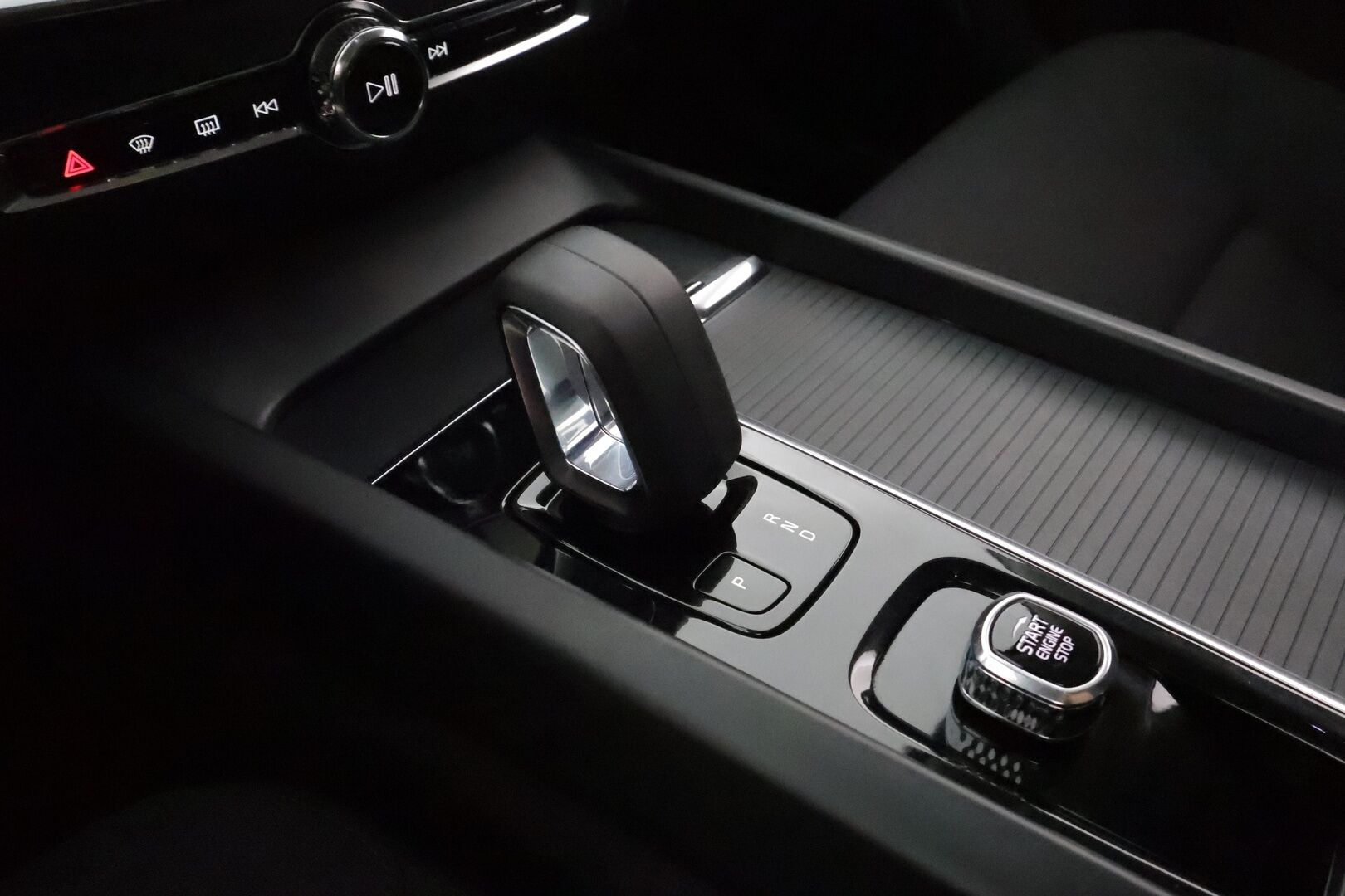 Volvo V60 2022 B3 MHEV Business aut **Webasto / Adapt.Vakkari / LED-valot / P.kamera / Navi / Kaistavahti / KeylessGO** - 1-om Suomi-auto / Kahdet Renkaat / Merkkihuollettu!
