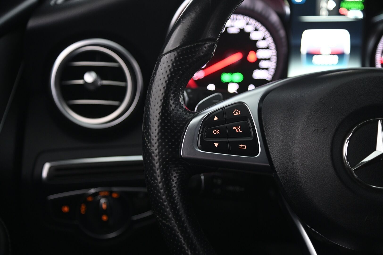 Mercedes-Benz GLC 2018 350 e 4Matic A Premium Business AMG - P-Kamera | IHC+ | Mustasisäkatto | LED | S-Luukku | Vetokoukku | 2x Renkaat&Vanteet | P-Tutkat | Vakionopeudensäädin 