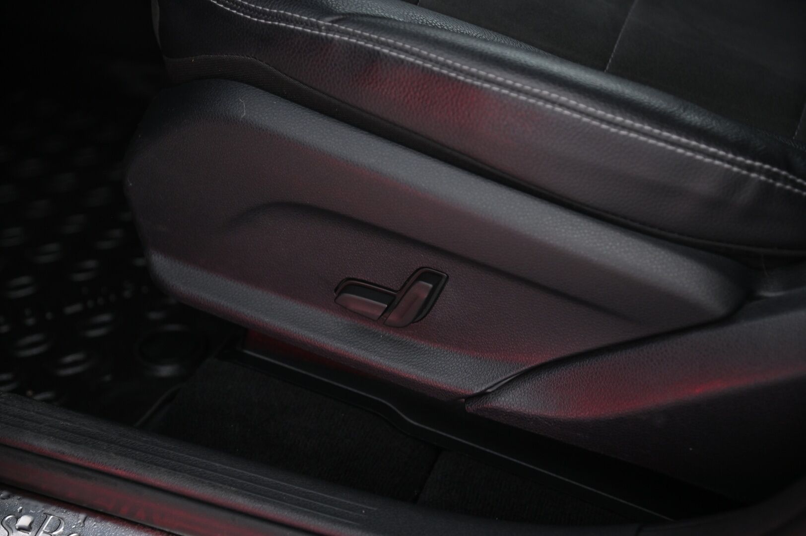 Mercedes-Benz GLC 2018 350 e 4Matic A Premium Business AMG - P-Kamera | IHC+ | Mustasisäkatto | LED | S-Luukku | Vetokoukku | 2x Renkaat&Vanteet | P-Tutkat | Vakionopeudensäädin 