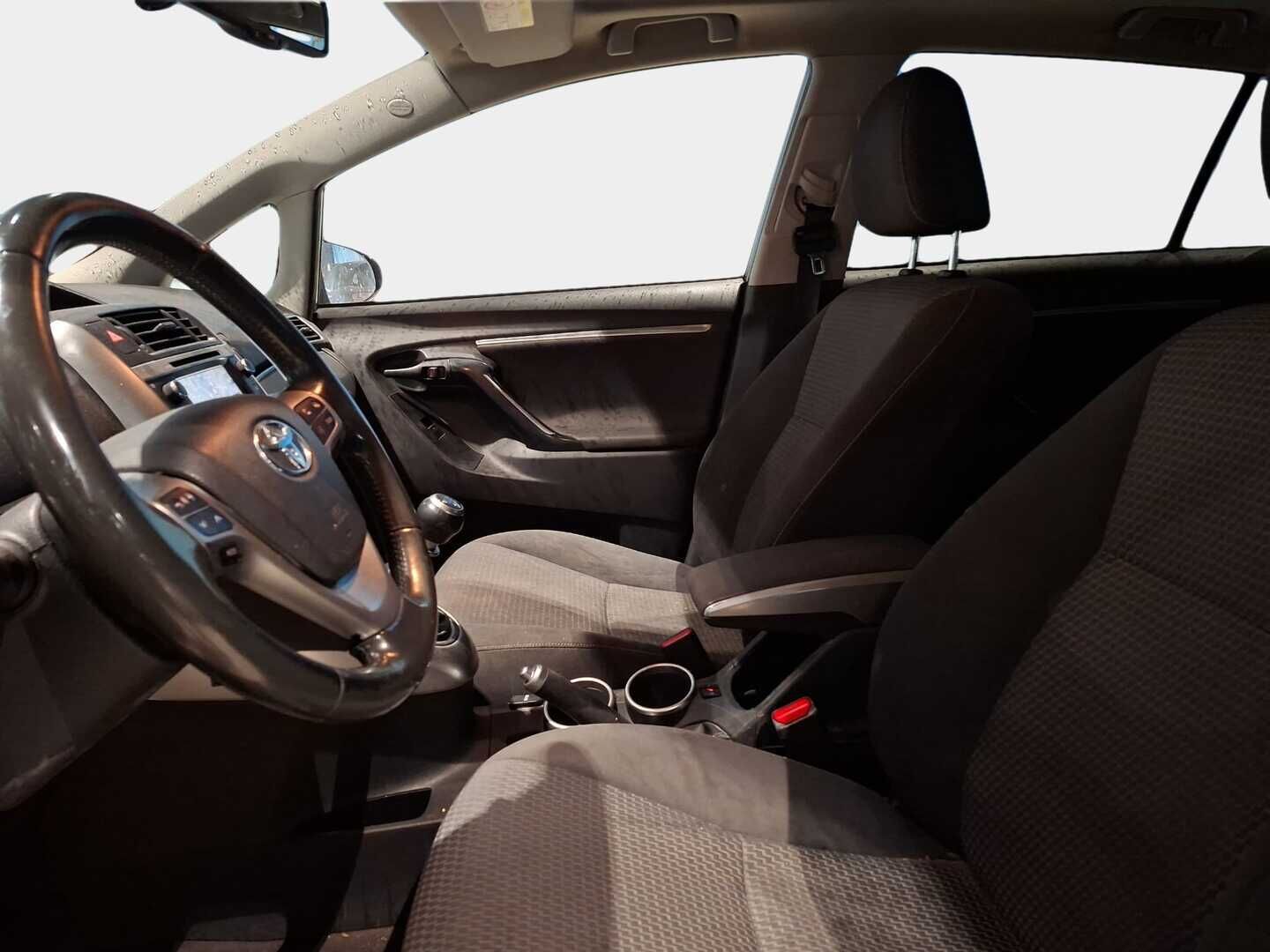 Toyota Verso 2015 1,6 D-4D Active 7p - Koukku | P. Kamera | Ketju vaihdettu 2025 | Vakkari | Huoltokirja | Juuri saapunut Turkuun!