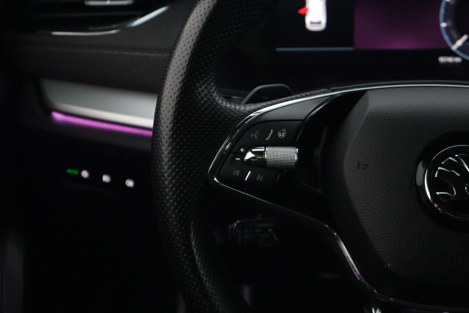 Skoda Octavia 2021 Combi 1,5 TSI G-TEC Style DSG Autom. * / Webasto / Koukku / Side-assist / Acc / Pkamera / - Edullista ajoa kaasulla! Juuri katsastettu & huollettu siisti yksilö!