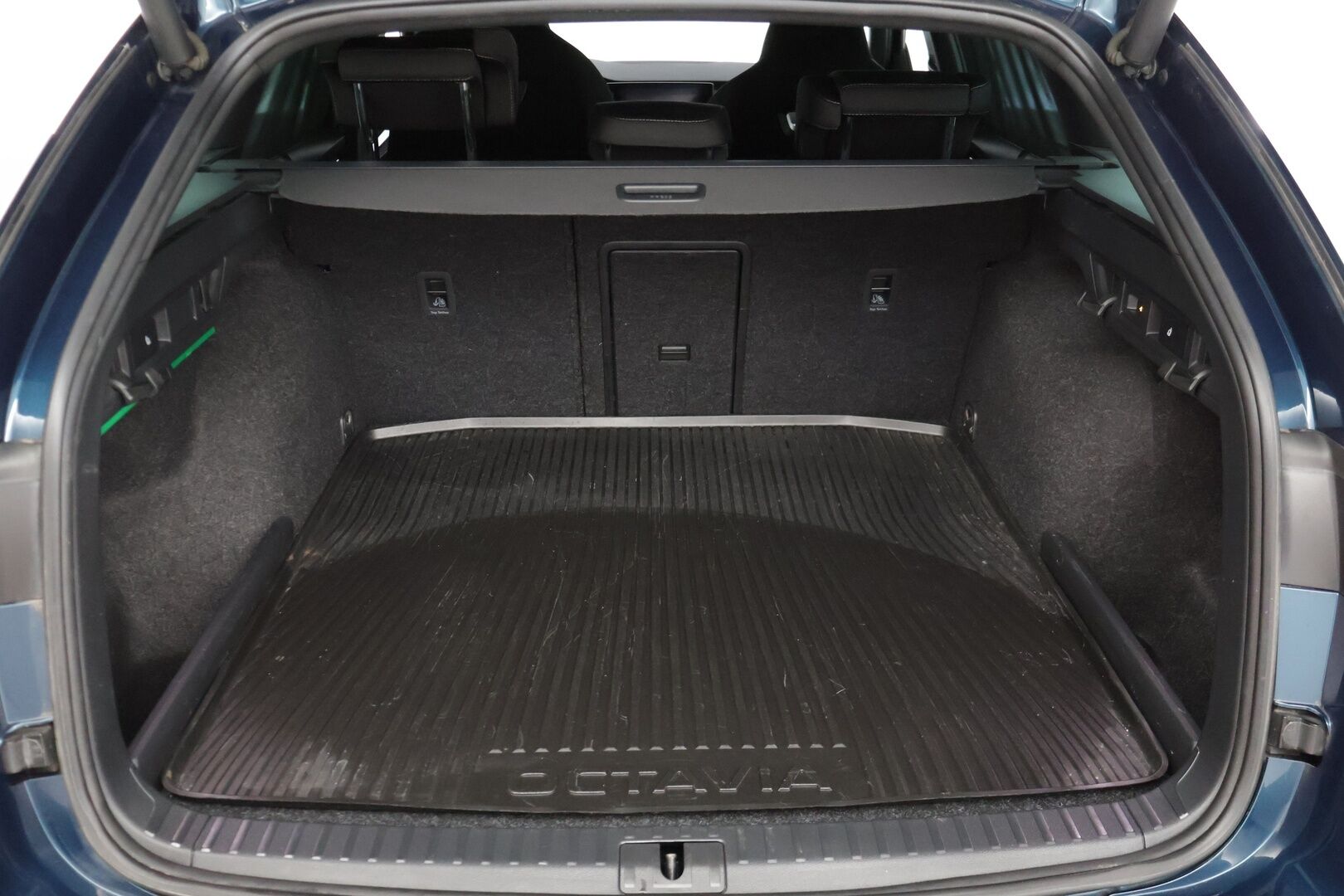 Skoda Octavia 2021 Combi 1,5 TSI G-TEC Style DSG Autom. * / Webasto / Koukku / Side-assist / Acc / Pkamera / - Edullista ajoa kaasulla! Juuri katsastettu & huollettu siisti yksilö!