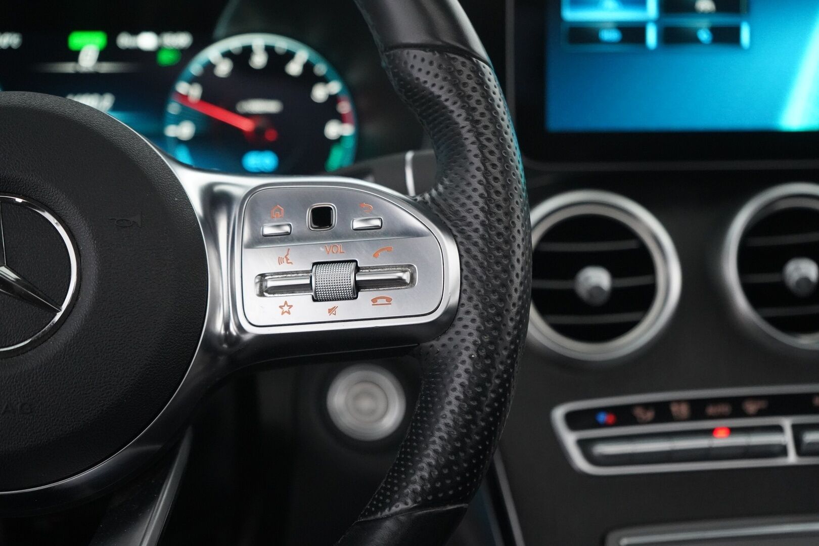 Mercedes-Benz GLC 2021 300 de 4MATIC A Business AMG Coupe EQ Power - DTR+ | 360° Kamera | HUD | Multibeam | MBUX Navigation Plus | Vetokoukku | Keyless | Ambient | AMG sisä- ja ulkopaketti | Kahdet Mersun vanteet | Puhdas Carvetical | Akku kuntotarkastettu