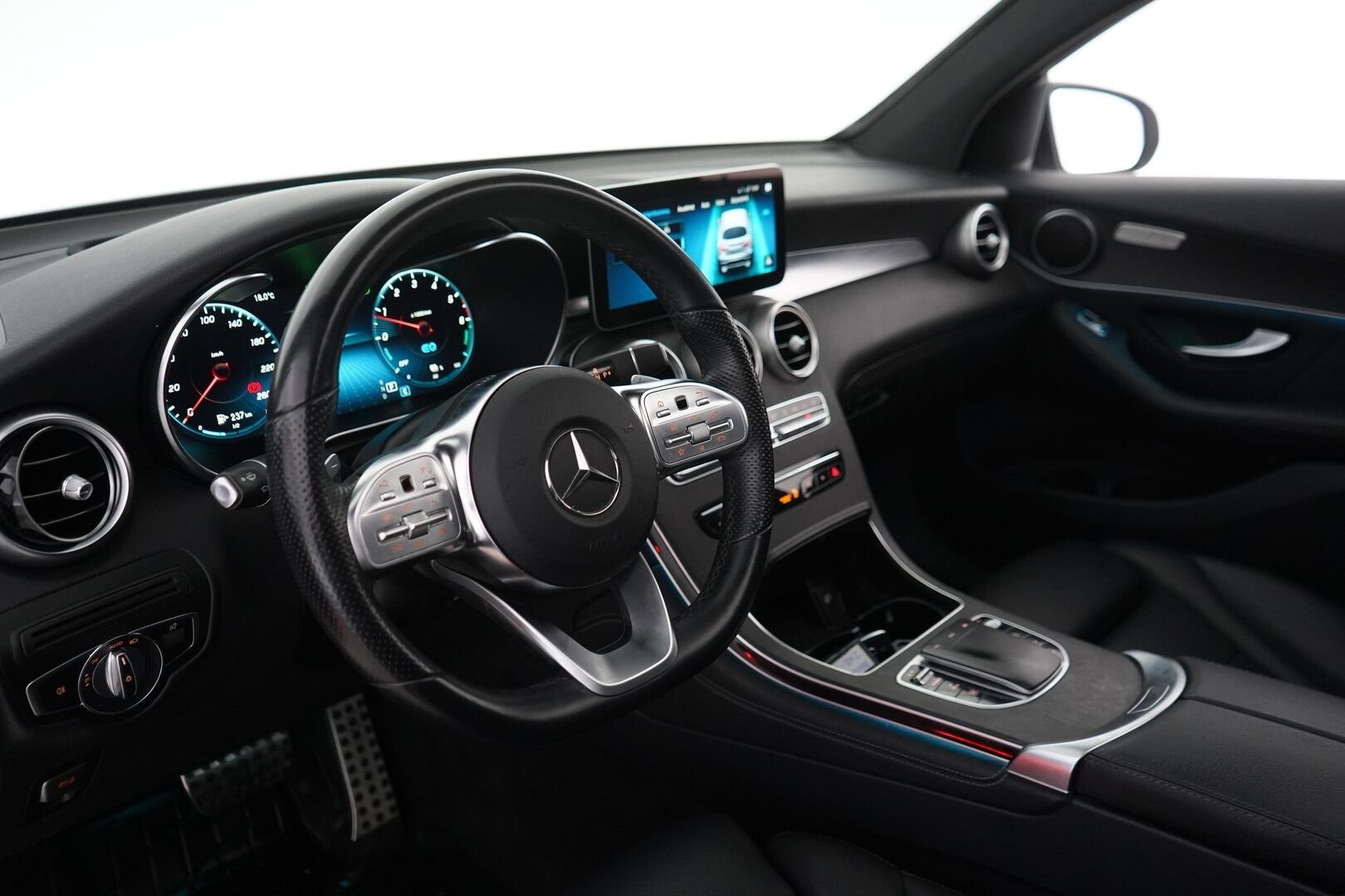 Mercedes-Benz GLC 2021 300 de 4MATIC A Business AMG Coupe EQ Power - DTR+ | 360° Kamera | HUD | Multibeam | MBUX Navigation Plus | Vetokoukku | Keyless | Ambient | AMG sisä- ja ulkopaketti | Kahdet Mersun vanteet | Puhdas Carvetical | Akku kuntotarkastettu