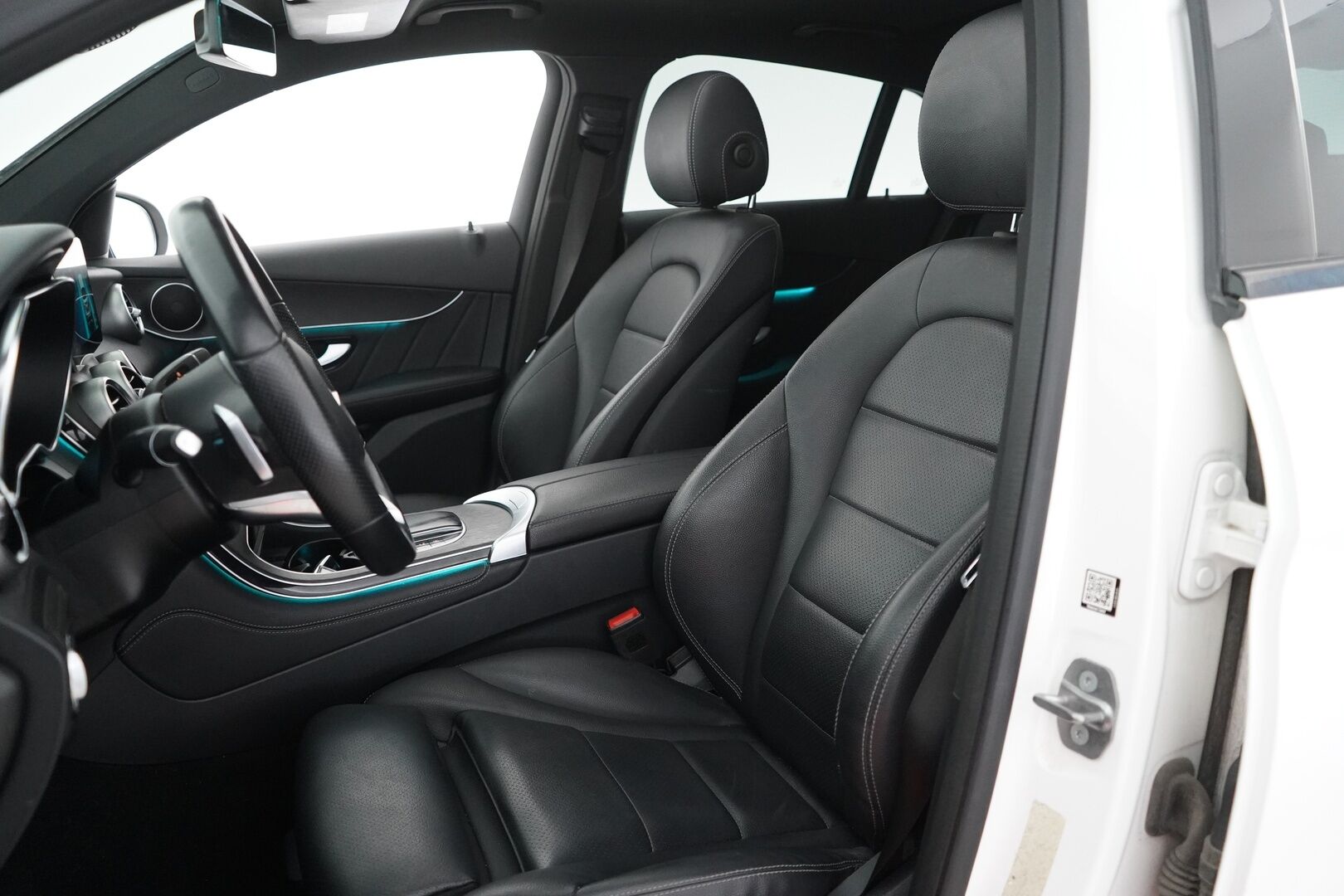 Mercedes-Benz GLC 2021 300 de 4MATIC A Business AMG Coupe EQ Power - DTR+ | 360° Kamera | HUD | Multibeam | MBUX Navigation Plus | Vetokoukku | Keyless | Ambient | AMG sisä- ja ulkopaketti | Kahdet Mersun vanteet | Puhdas Carvetical | Akku kuntotarkastettu