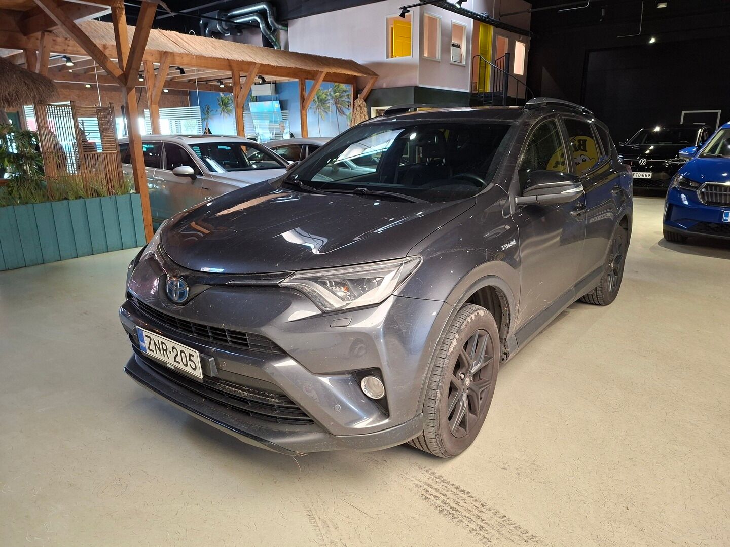 Toyota RAV4 2018 2,5 Hybrid AWD-i X Edition - Adapt.Vakkari | Vetokoukku | Peruutuskamera | Navi | Bi-LED | Puolinahkasisusta | Lohko&Sisäpistoke | Ratinlämmitys | Sähköluukku | Upea!