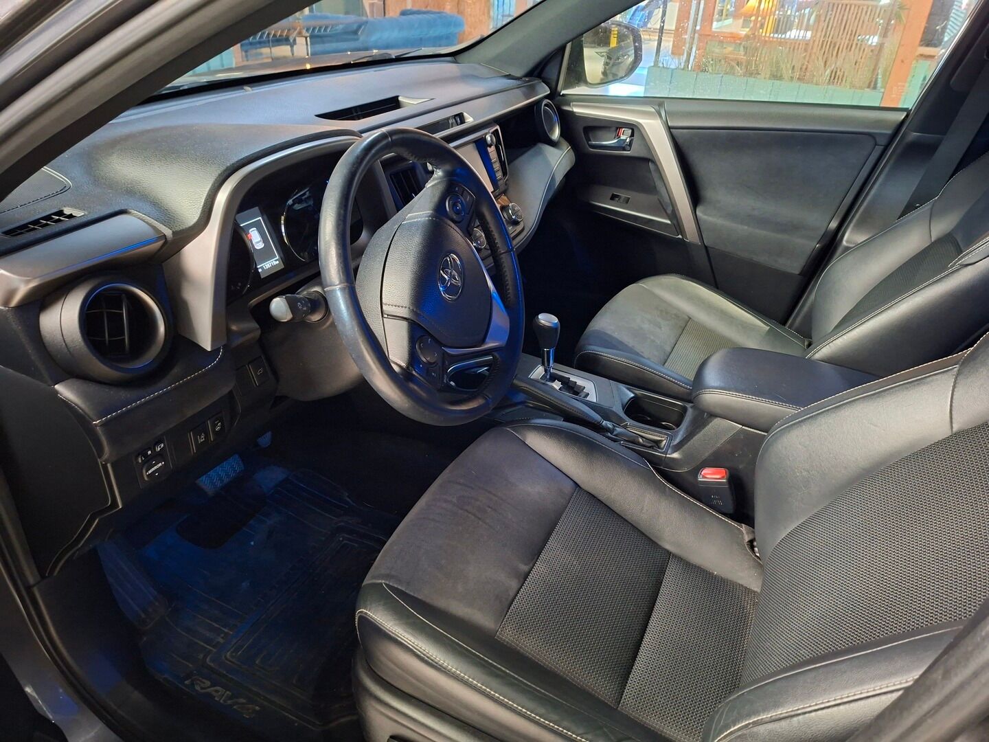 Toyota RAV4 2018 2,5 Hybrid AWD-i X Edition - Adapt.Vakkari | Vetokoukku | Peruutuskamera | Navi | Bi-LED | Puolinahkasisusta | Lohko&Sisäpistoke | Ratinlämmitys | Sähköluukku | Upea!