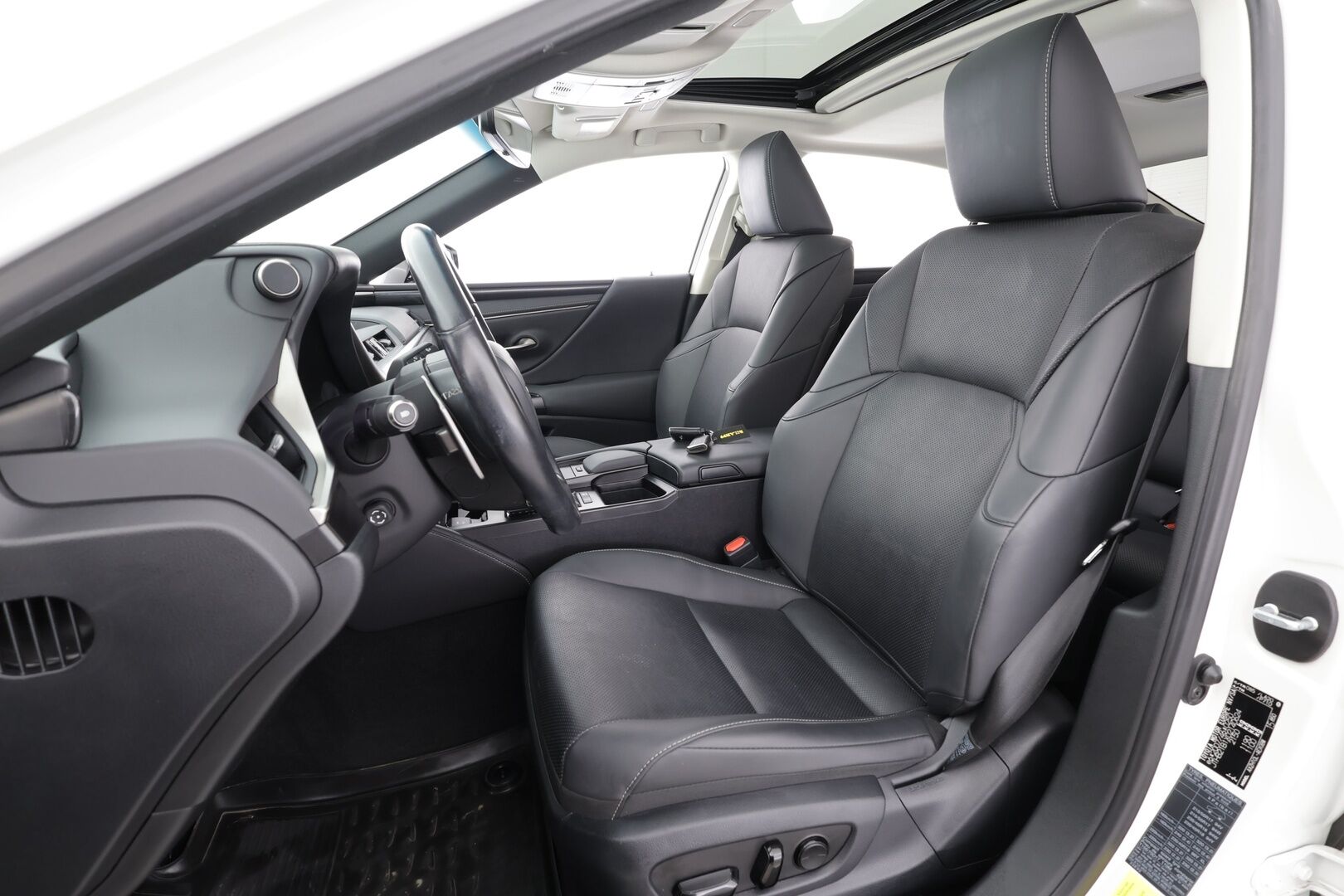 Lexus ES 2021 300h Limited Edition - | ACC | Sähköpenkit | Nahkaverhoilu | Kattoikkuna | LTA | BSM | LED | Keyless | P.kamera | Apple & Android | sähk. ratti | Merkkihuollot | 2x renkaat aluin | 