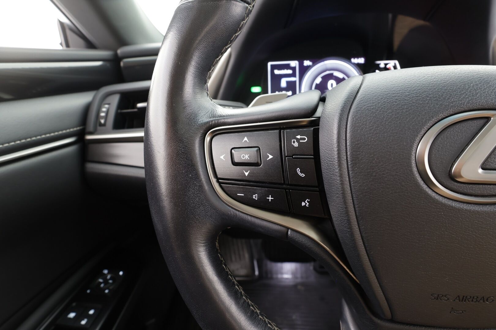 Lexus ES 2021 300h Limited Edition - | ACC | Sähköpenkit | Nahkaverhoilu | Kattoikkuna | LTA | BSM | LED | Keyless | P.kamera | Apple & Android | sähk. ratti | Merkkihuollot | 2x renkaat aluin | 