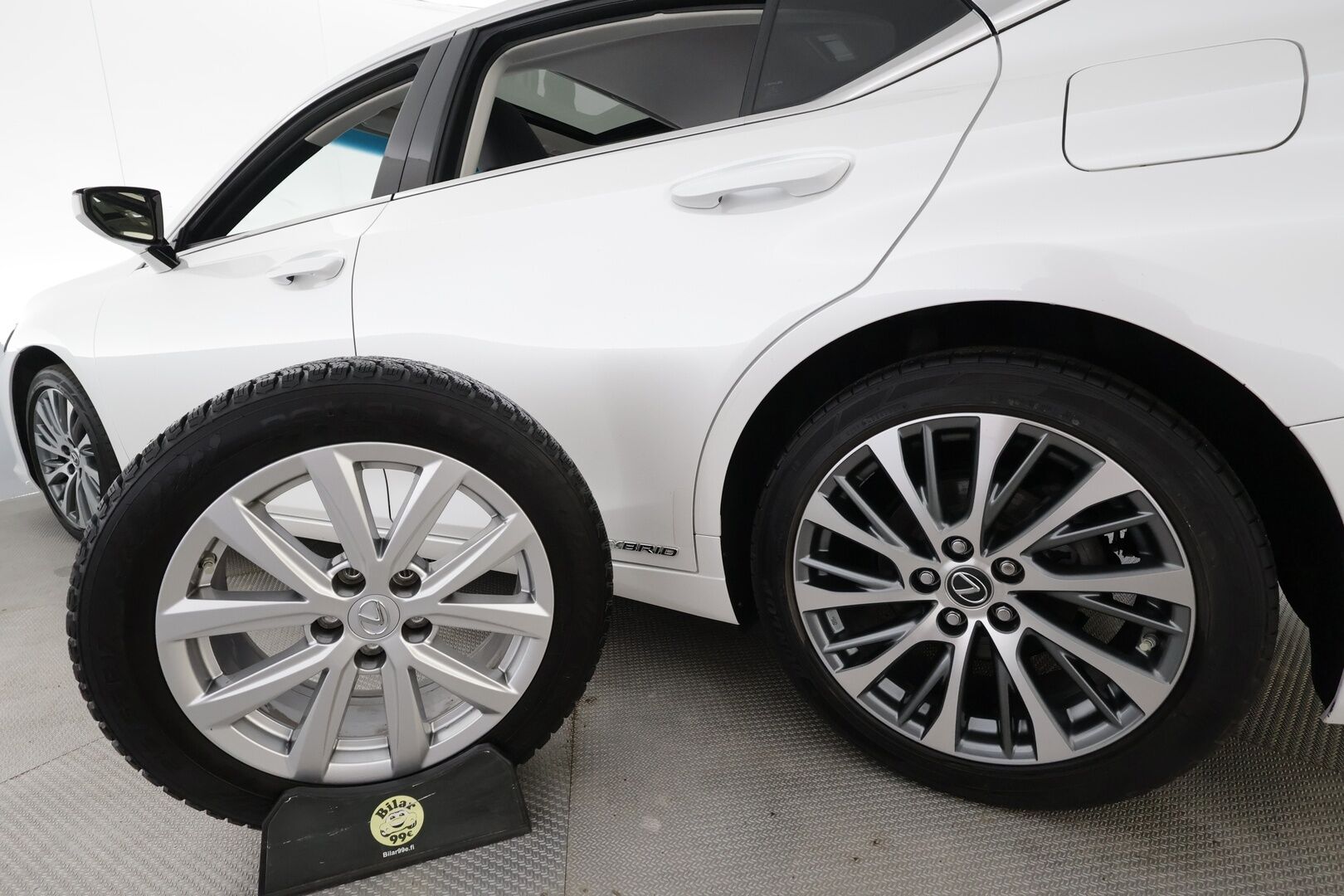 Lexus ES 2021 300h Limited Edition - | ACC | Sähköpenkit | Nahkaverhoilu | Kattoikkuna | LTA | BSM | LED | Keyless | P.kamera | Apple & Android | sähk. ratti | Merkkihuollot | 2x renkaat aluin | 