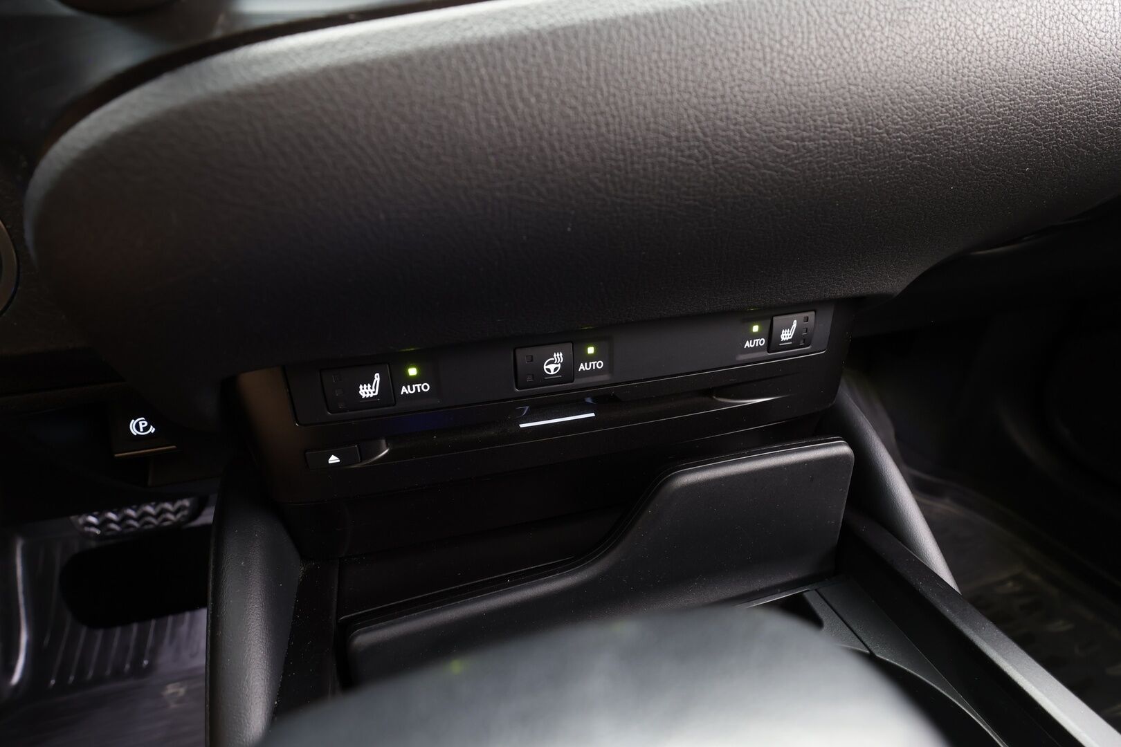 Lexus ES 2021 300h Limited Edition - | ACC | Sähköpenkit | Nahkaverhoilu | Kattoikkuna | LTA | BSM | LED | Keyless | P.kamera | Apple & Android | sähk. ratti | Merkkihuollot | 2x renkaat aluin | 