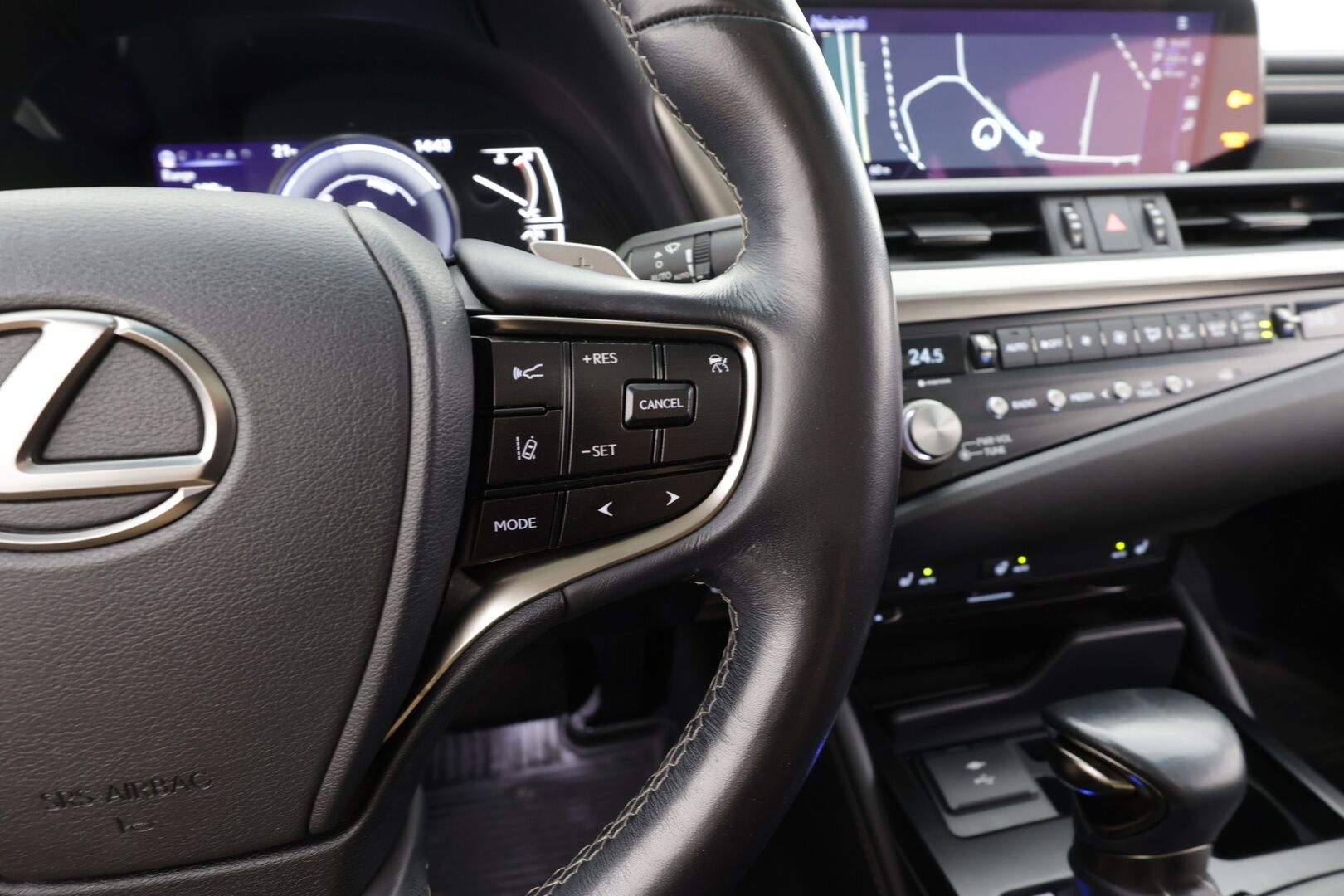 Lexus ES 2021 300h Limited Edition - | ACC | Sähköpenkit | Nahkaverhoilu | Kattoikkuna | LTA | BSM | LED | Keyless | P.kamera | Apple & Android | sähk. ratti | Merkkihuollot | 2x renkaat aluin | 