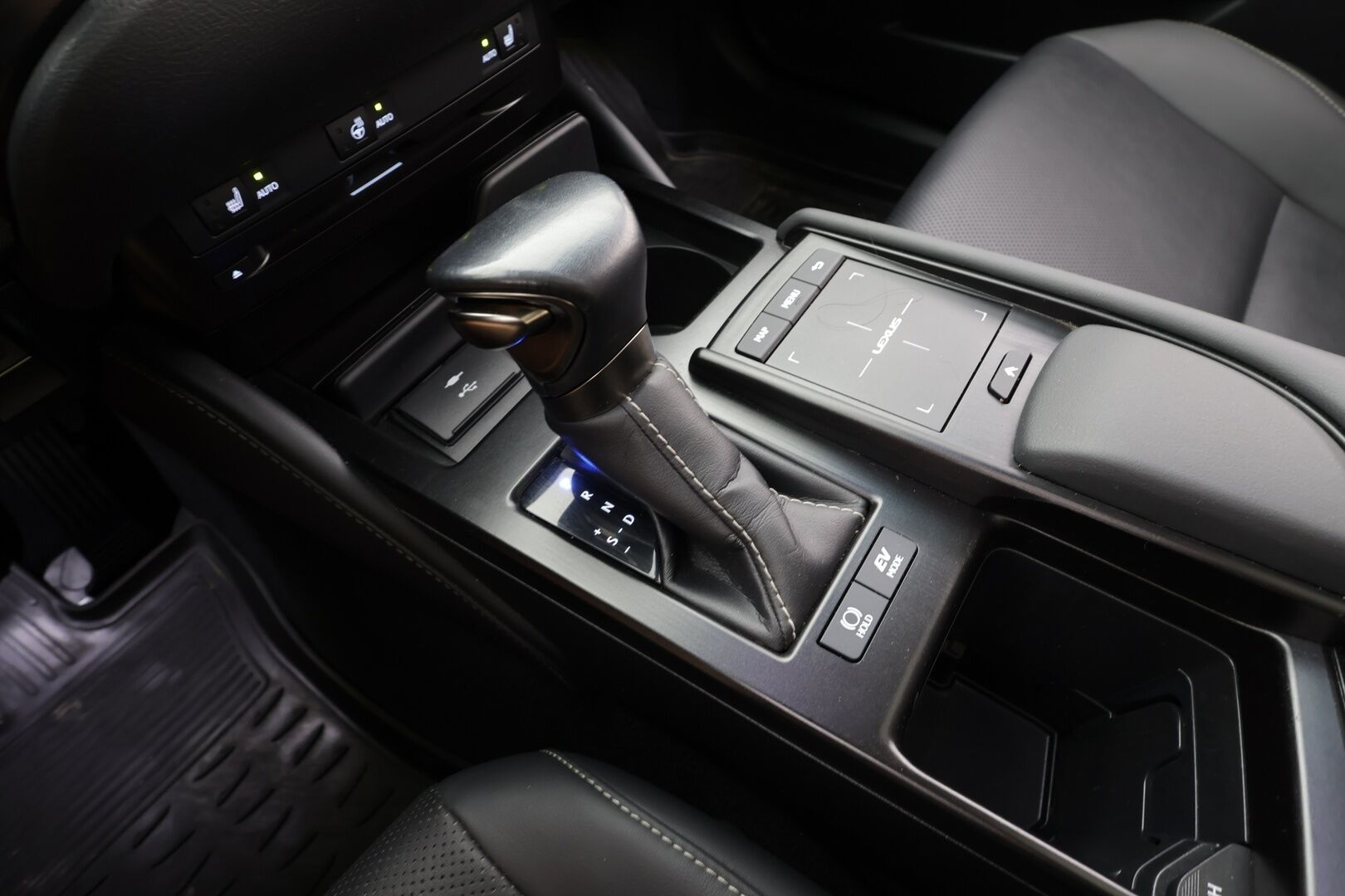 Lexus ES 2021 300h Limited Edition - | ACC | Sähköpenkit | Nahkaverhoilu | Kattoikkuna | LTA | BSM | LED | Keyless | P.kamera | Apple & Android | sähk. ratti | Merkkihuollot | 2x renkaat aluin | 