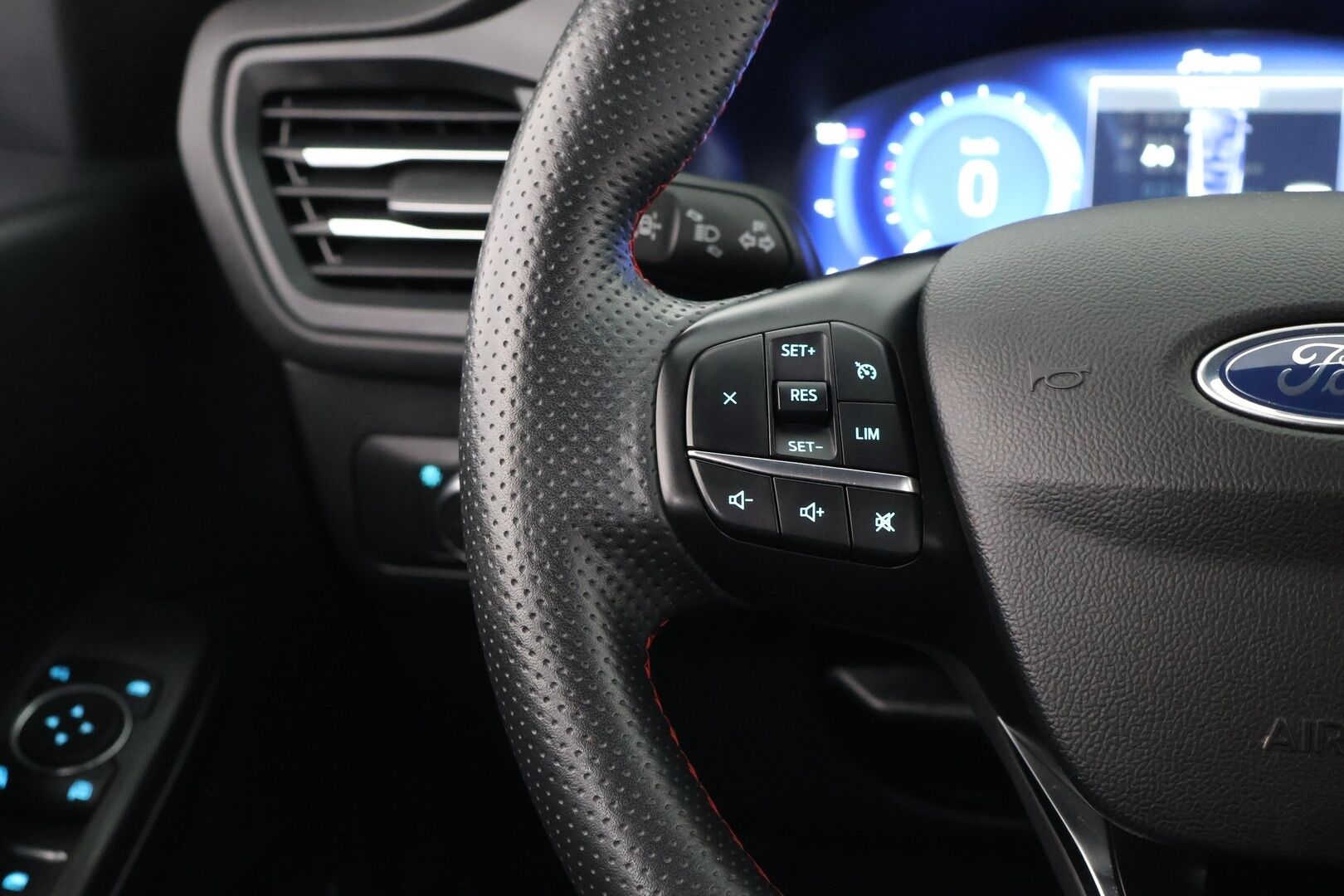 Ford Kuga 2021 2,5 Hybrid (HEV) 190hv CVT FWD ST-Line 5-ov - | Suomi-Auto | P-Kamera | Apple&Android | Keyless | Digimittaristo | Lämmitettävä Tuulilasi | Ambient