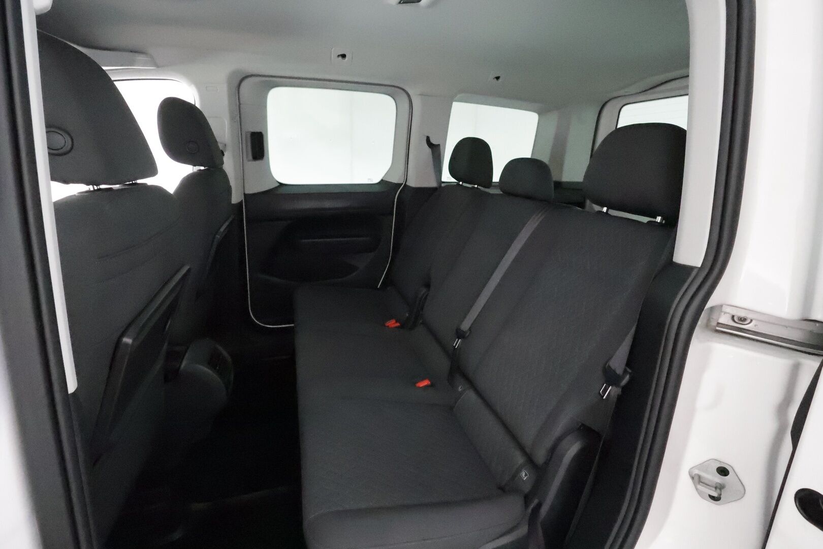 Volkswagen Caddy 2021 Life Business 2,0 TDI 90kW DSG **Adapt.vakkari / P.tutkat / Webasto / Navi / Apple&Android / LED** - 1.Om Suomi-auto / Merkkihuollettu / Kahdet renkaat aluvanteilla 