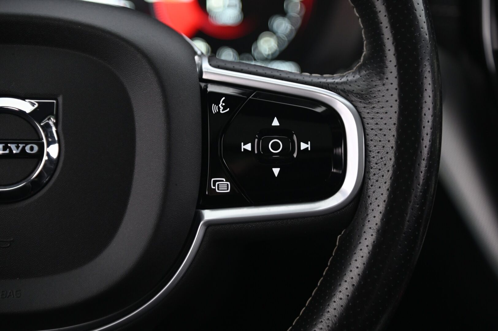 Volvo XC60 2019 T8 AWD R-Design aut *H&K / Panorama / HUD / Muistisähköpenkit / 360 kamera / Koukku / Pa-lämmitin* - Pilot assist / ACC / Bliss / Juuri huollettu / Kessy / 2x renkaat ja vanteet