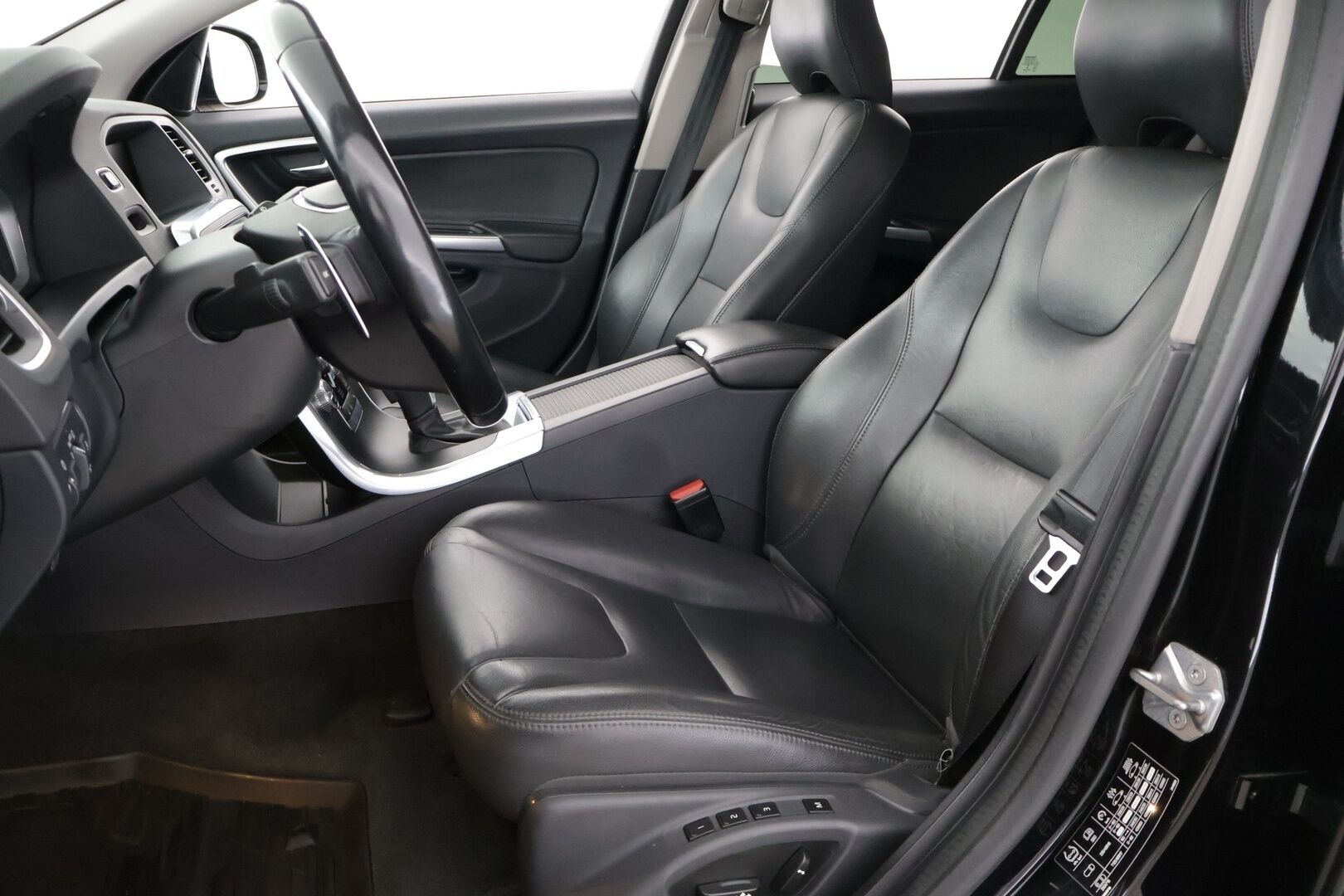 Volvo S60 Cross Country 2017 D4 AWD Business Summum aut - Nahkasisusta | Navi | Webasto | Tutkat | Metalliväri | Sähkösäätöinen istuin muistilla | Ratinlämmitin | Premium Audio | Jakopää tehty
