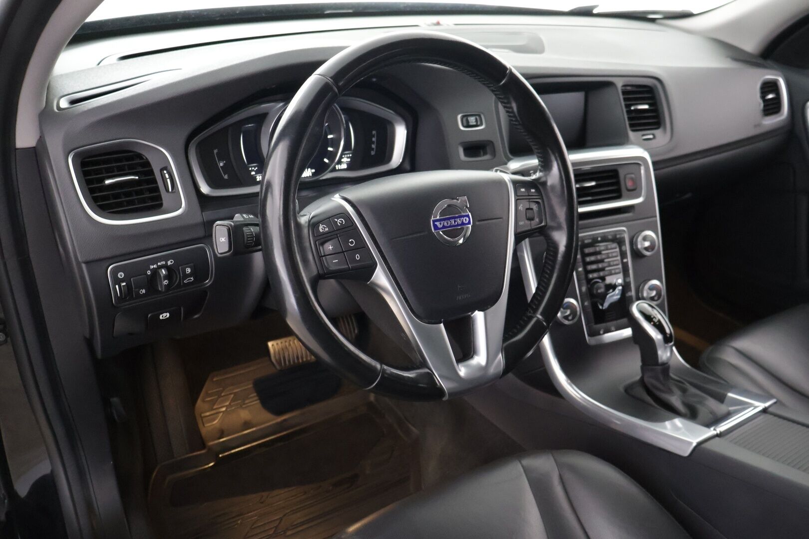 Volvo S60 Cross Country 2017 D4 AWD Business Summum aut - Nahkasisusta | Navi | Webasto | Tutkat | Metalliväri | Sähkösäätöinen istuin muistilla | Ratinlämmitin | Premium Audio | Jakopää tehty