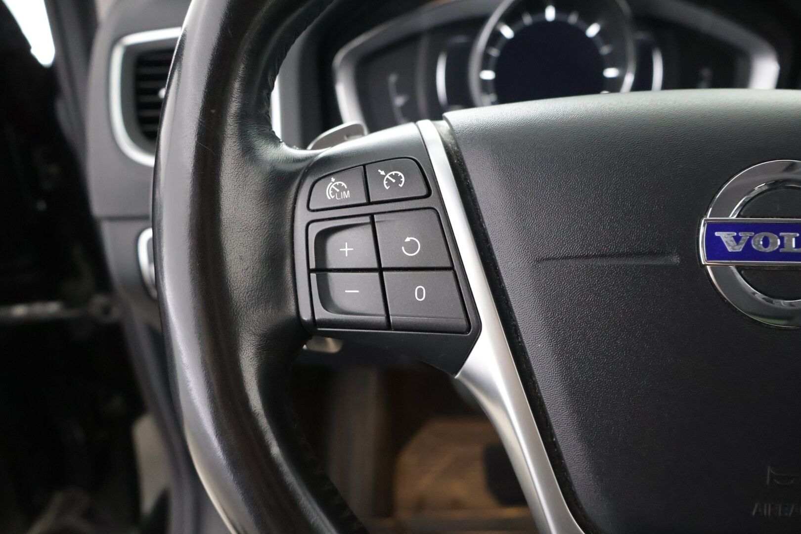 Volvo S60 Cross Country 2017 D4 AWD Business Summum aut - Nahkasisusta | Navi | Webasto | Tutkat | Metalliväri | Sähkösäätöinen istuin muistilla | Ratinlämmitin | Premium Audio | Jakopää tehty
