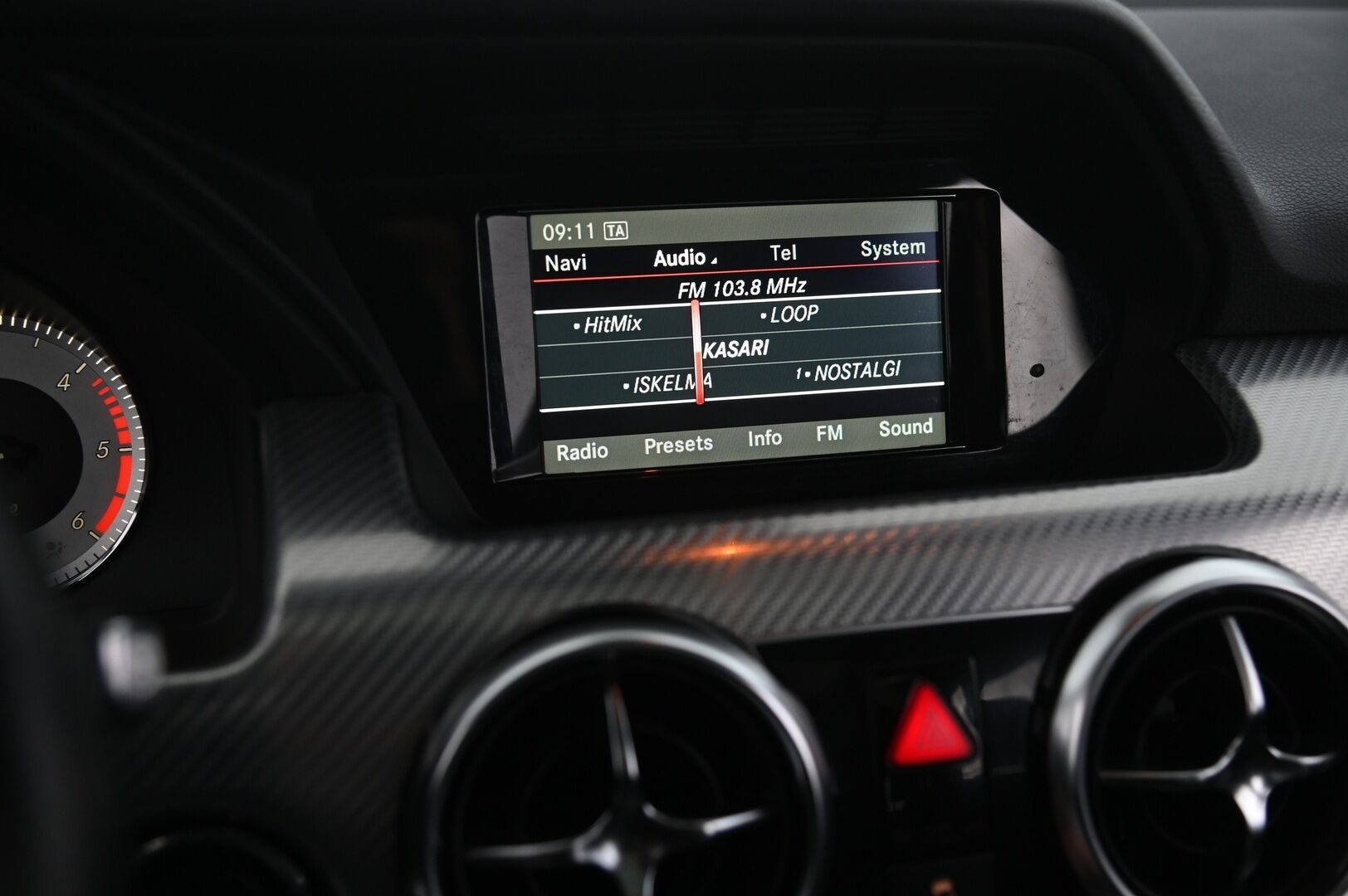 Mercedes-Benz GLK 2013 220 CDI BE 4Matic AMG-Styling - Navi | Panorama | Vetokoukku | ILS | IHC | Vakkari | 2x renkaat