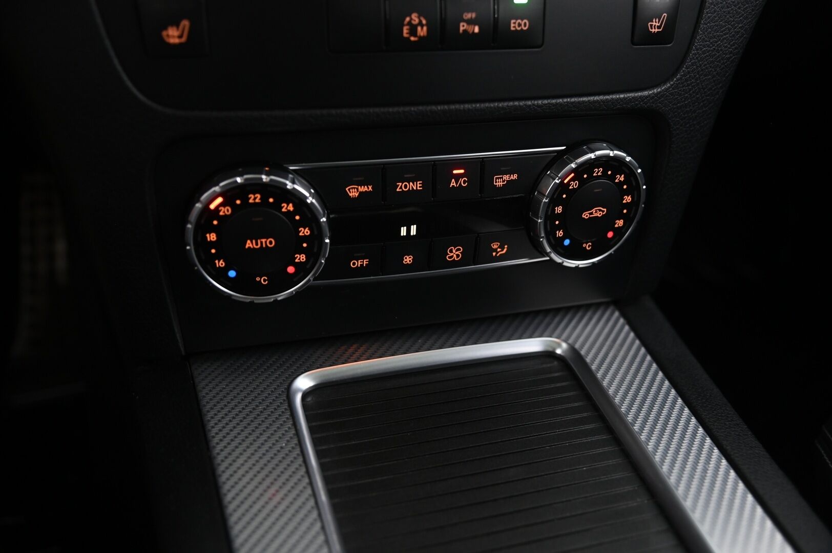 Mercedes-Benz GLK 2013 220 CDI BE 4Matic AMG-Styling - Navi | Panorama | Vetokoukku | ILS | IHC | Vakkari | 2x renkaat