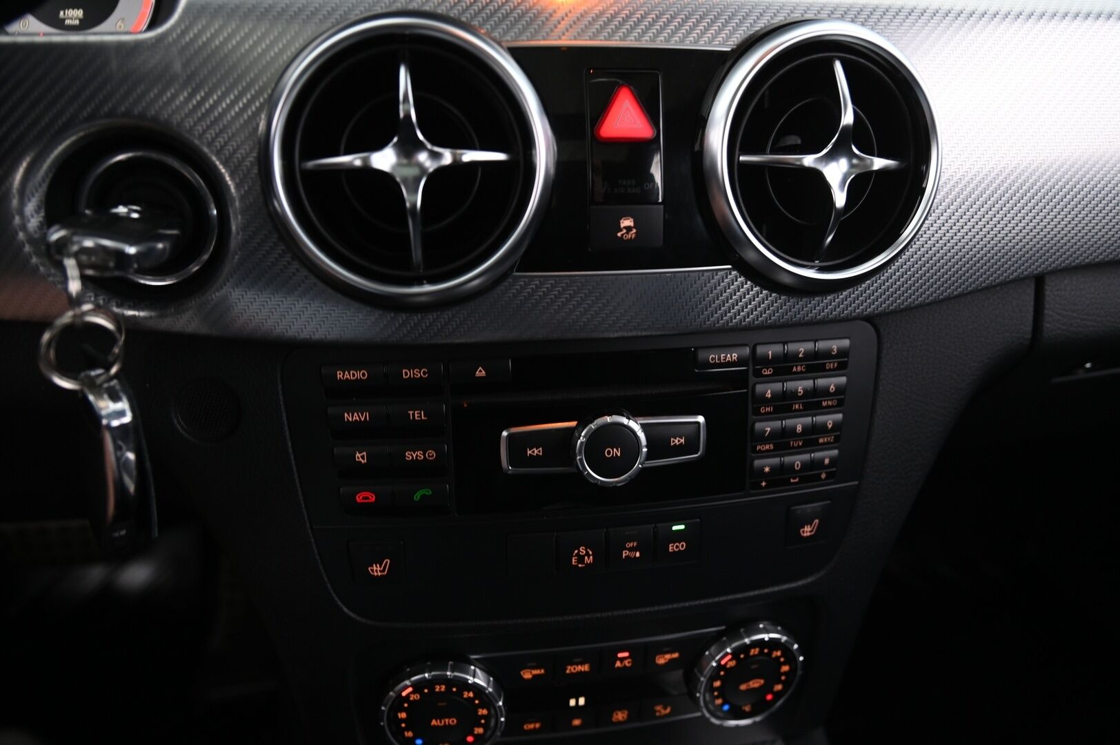 Mercedes-Benz GLK 2013 220 CDI BE 4Matic AMG-Styling - Navi | Panorama | Vetokoukku | ILS | IHC | Vakkari | 2x renkaat