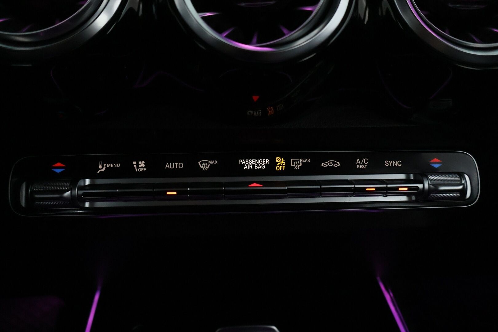 Mercedes-Benz GLB 2021 200 d 4MATIC A Business - 7p | Nahkasisusta | P-kamera | LED High Perf. | Ambient | Digimittaristo | Night paketti