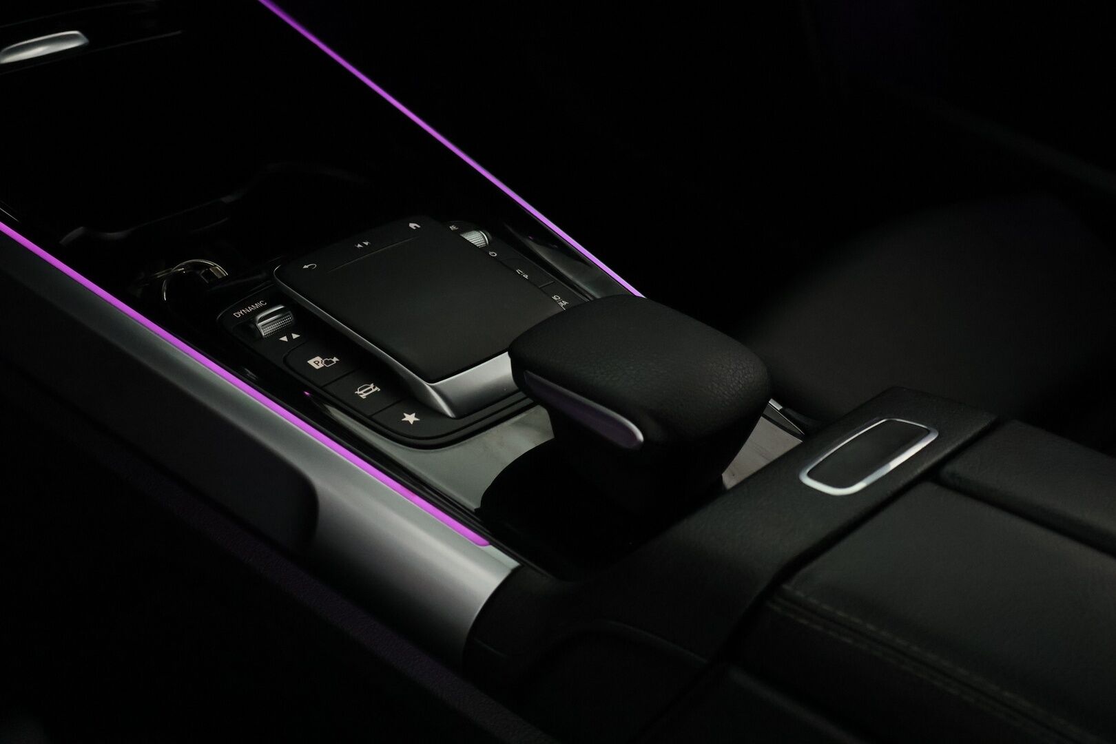 Mercedes-Benz GLB 2021 200 d 4MATIC A Business - 7p | Nahkasisusta | P-kamera | LED High Perf. | Ambient | Digimittaristo | Night paketti