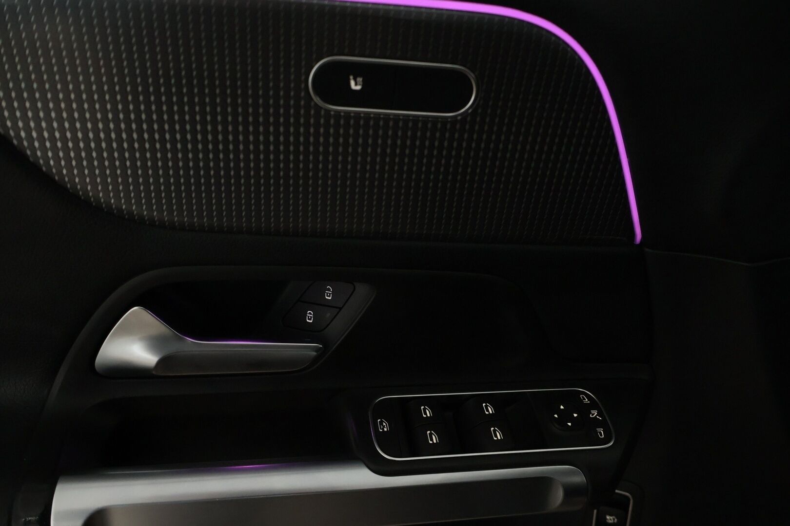 Mercedes-Benz GLB 2021 200 d 4MATIC A Business - 7p | Nahkasisusta | P-kamera | LED High Perf. | Ambient | Digimittaristo | Night paketti