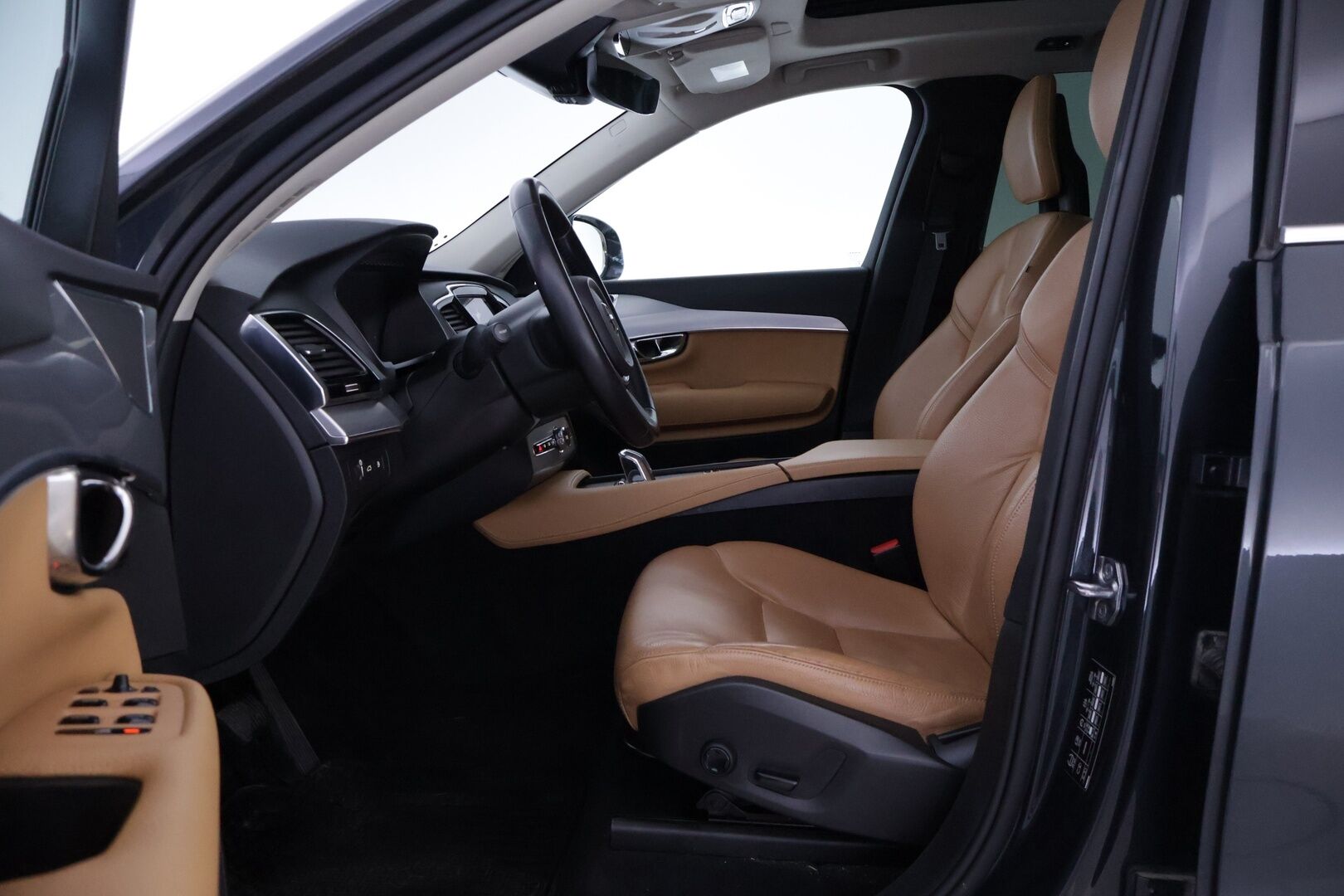 Volvo XC90 2016 T8 Twin Engine AWD Momentum aut - YritysOutlet - Myydään vain yrityksille - Webasto / Panoraama / S.kontti / Koukku / Navi / Nahat